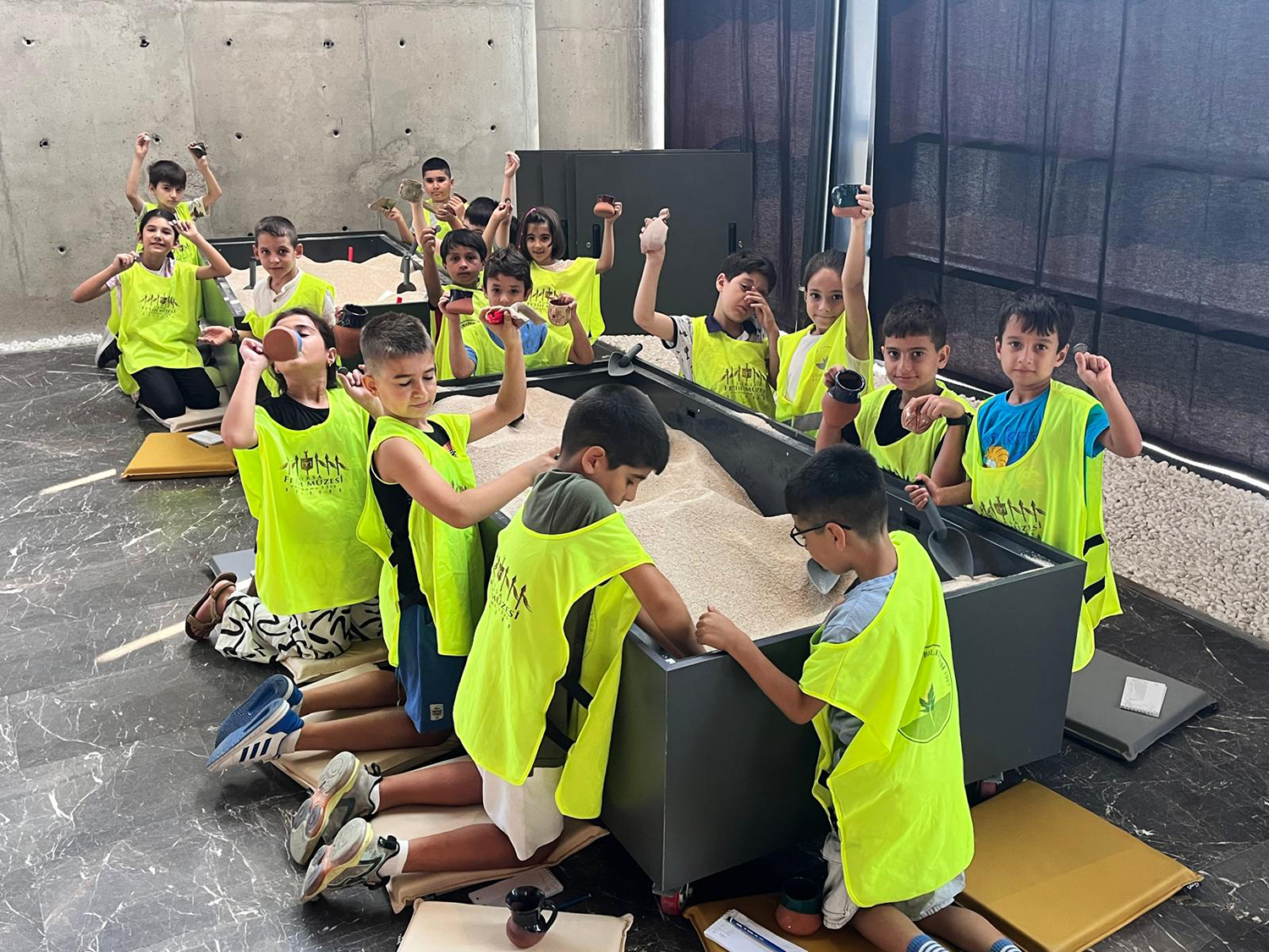 Minik arkeologlar müzeleri keşfediyor