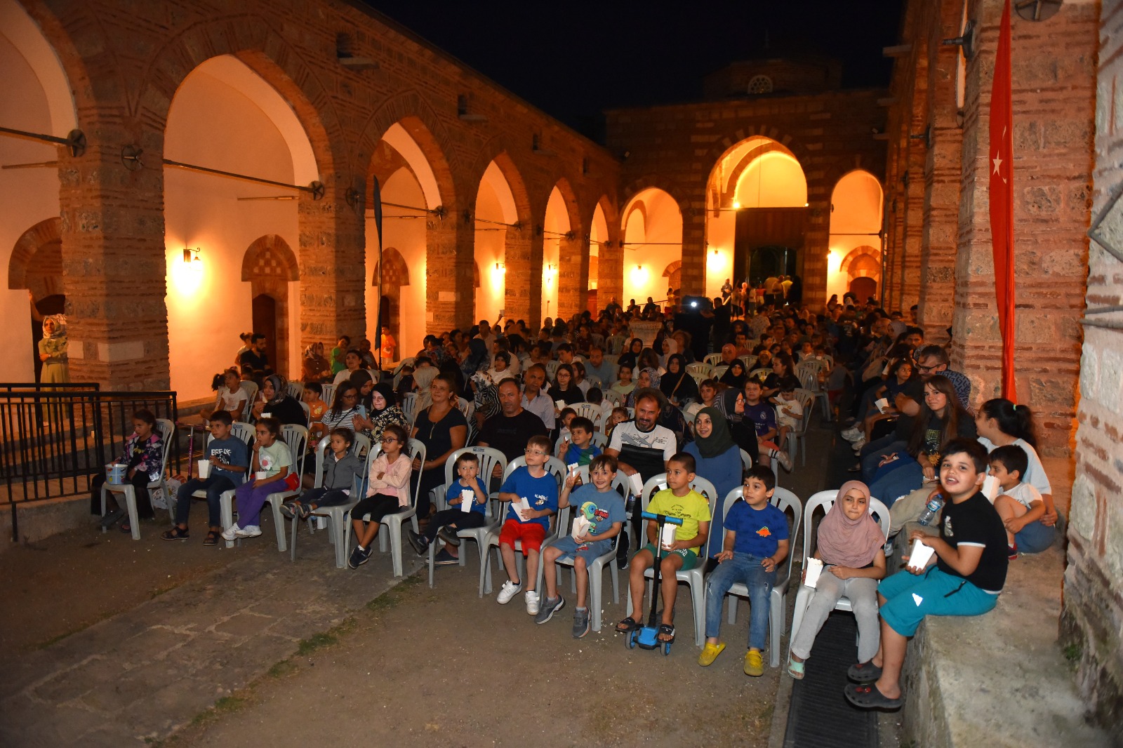 YILDIRIM’DA YAZ SİNEMASI KEYFİ