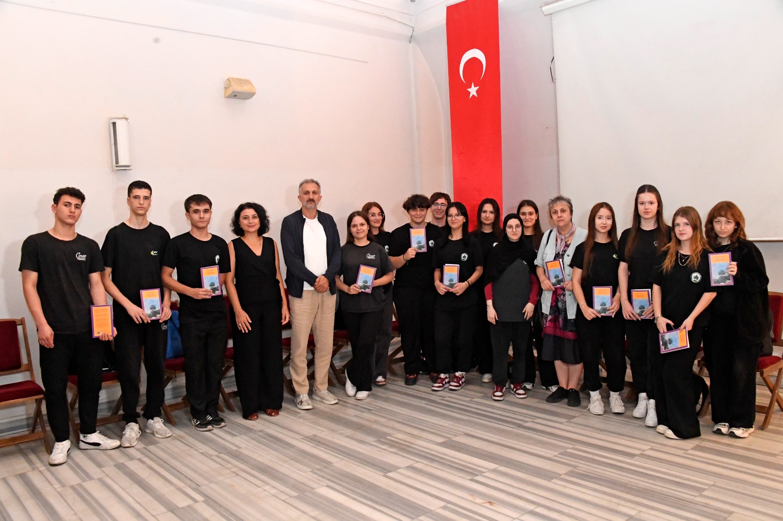 Osmangazi Belediyesi okutarak öğretiyor