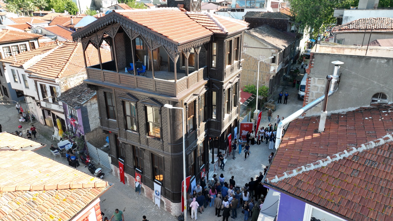 CUMHURİYET GALERİSİ KAPILARINI AÇIYOR