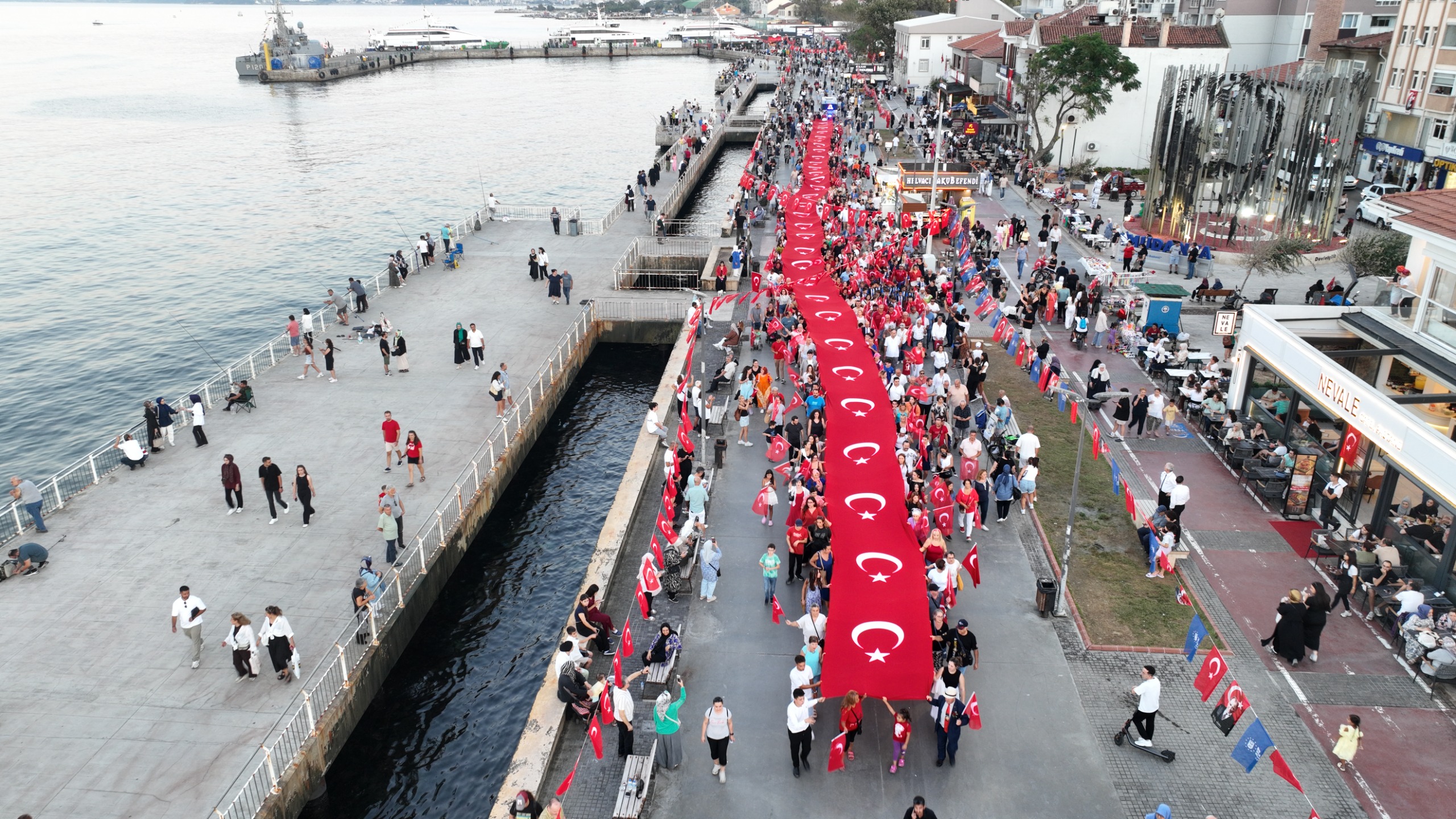 BÜYÜK ZAFER MUDANYA'DA COŞKUYLA KUTLANDI