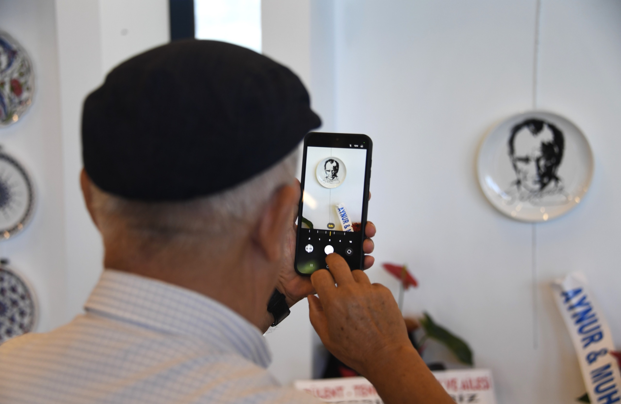 Osmangazi’de “Emeklilikten Bugüne Çini Sergisi” açıldı