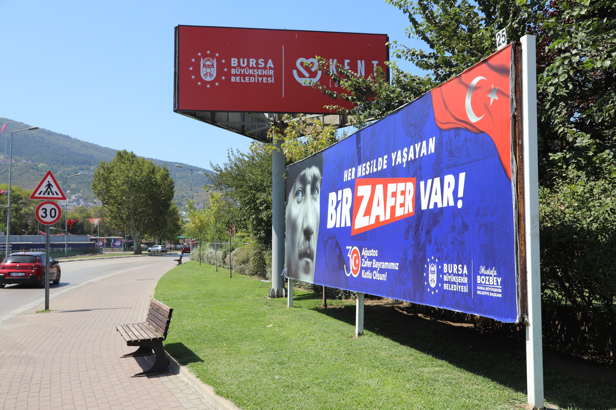 Zafer Bayramı coşkusu Bursa'nın her köşesinde!