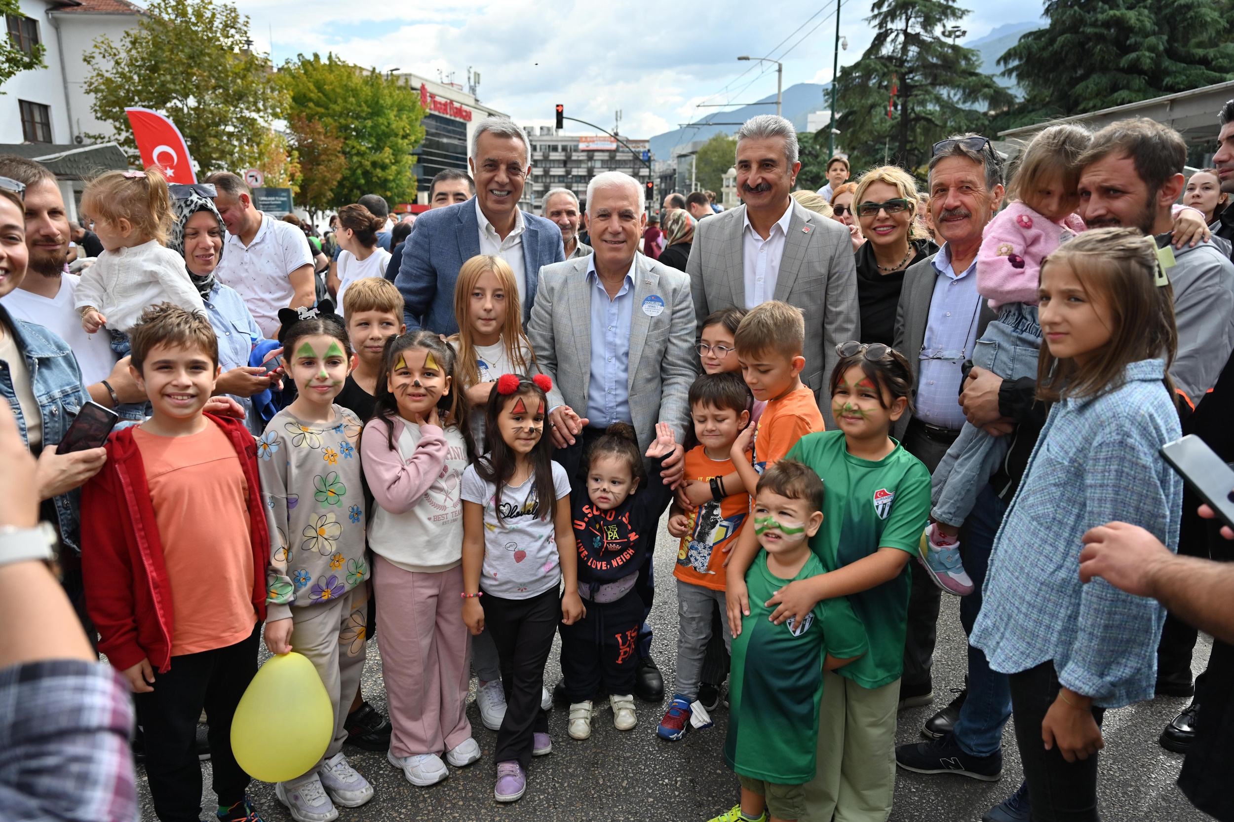 Haydi çocuklar, Heykel'de buluşuyoruz
