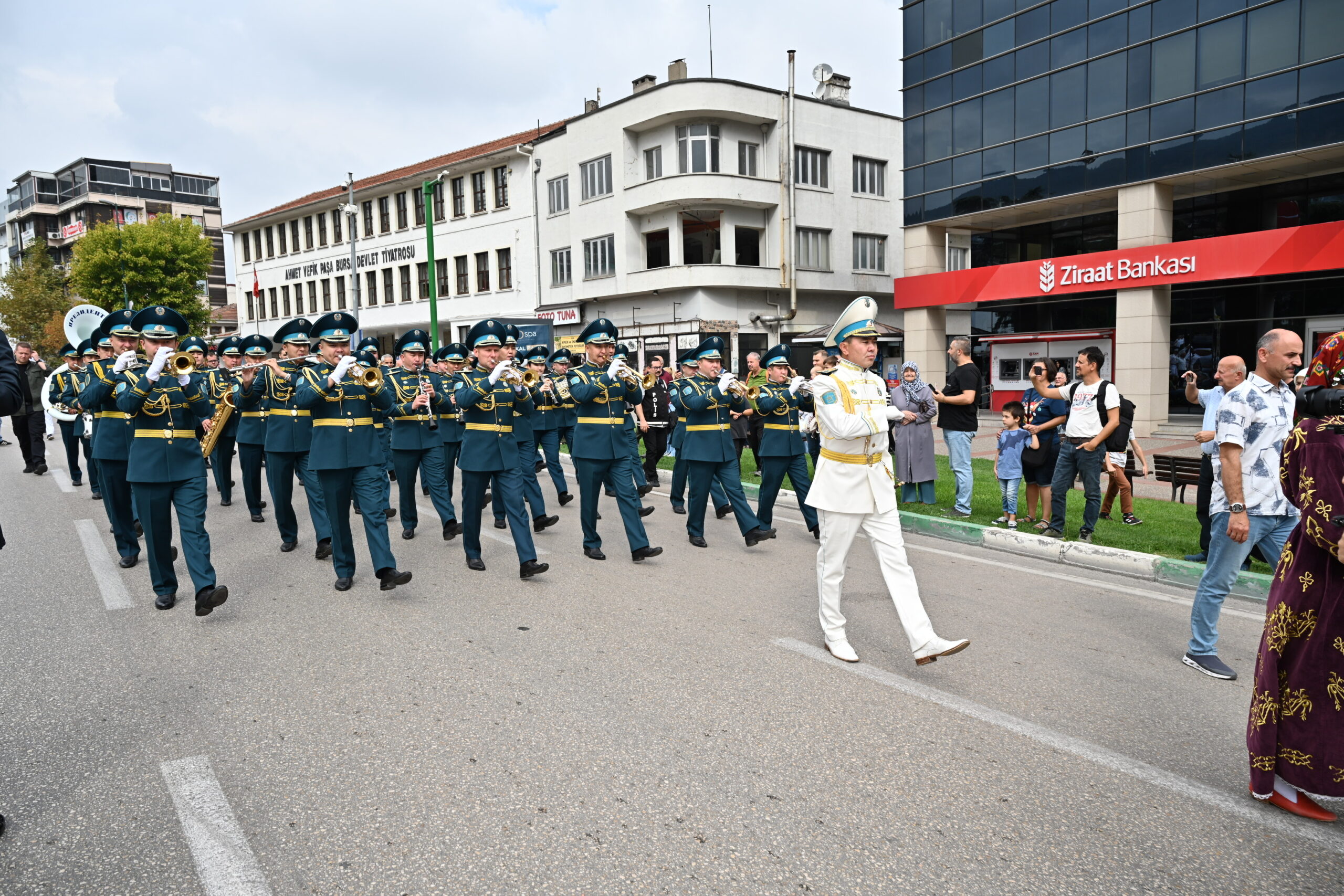 Bursa’da hem çok renkli hem çok sesli festival