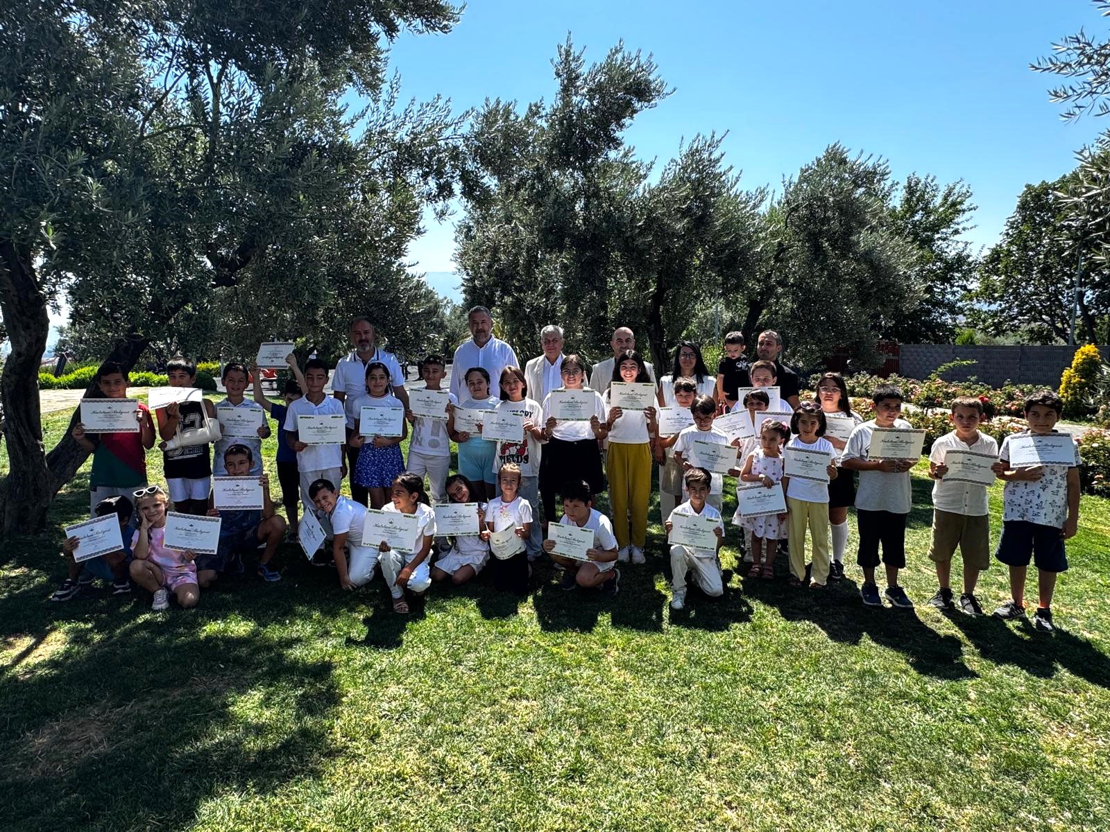 Osmangazi Belediyesi’nin atölyelerinde eğitim alan öğrenciler yeteneklerini sergiledi
