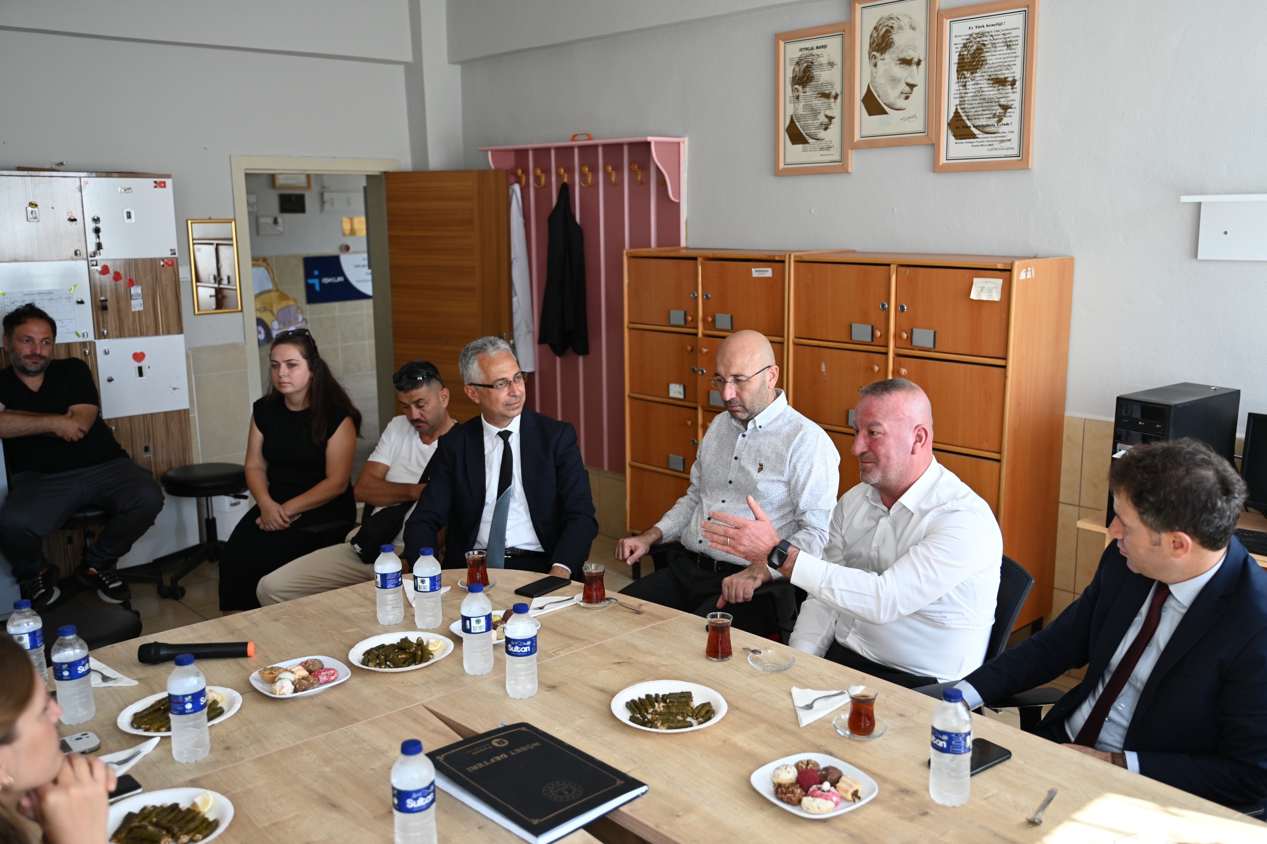 Başkan Karabatı, özel daveti kırmadı, Bayramdere İlkokulu’nu ziyaret etti