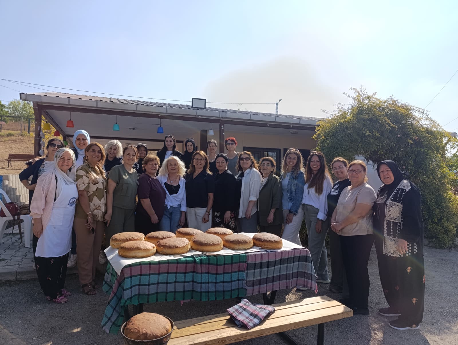 İrfaniye'de ekmekler kadın dayanışmasıyla pişti