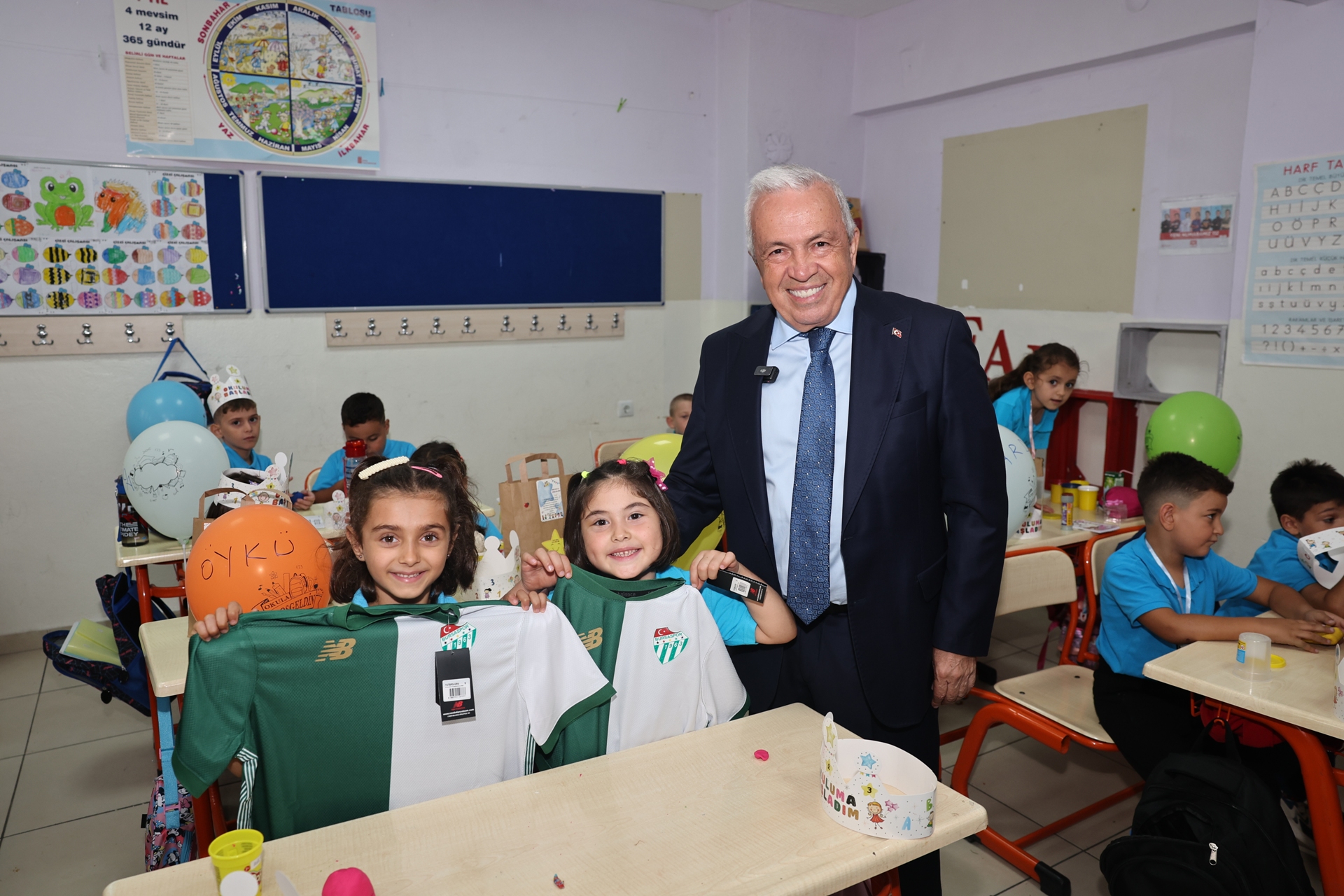 Başkan Şadi Özdemir’den “Okula hoş geldin” hediyesi