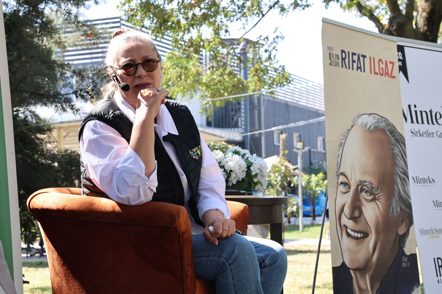 Usta oyuncu Vahide Perçin, Minteks çalışanlarıyla Rıfat Ilgaz’ı konuştu