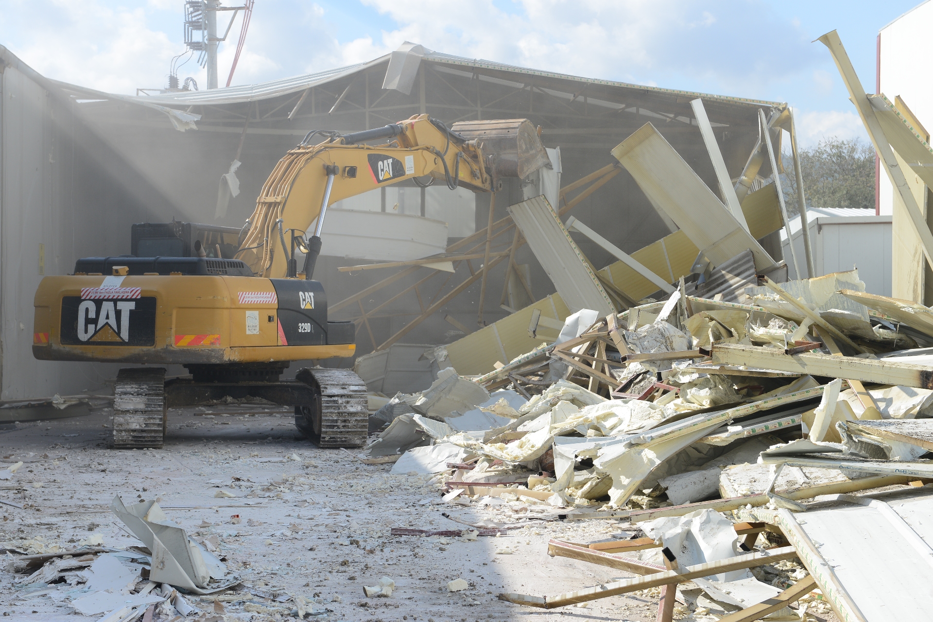 Yaylacık’ta iki kaçak yapı yıkıldı