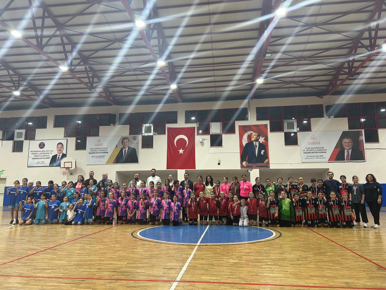 ZİRVE VAHİDE AKTUĞ’UN