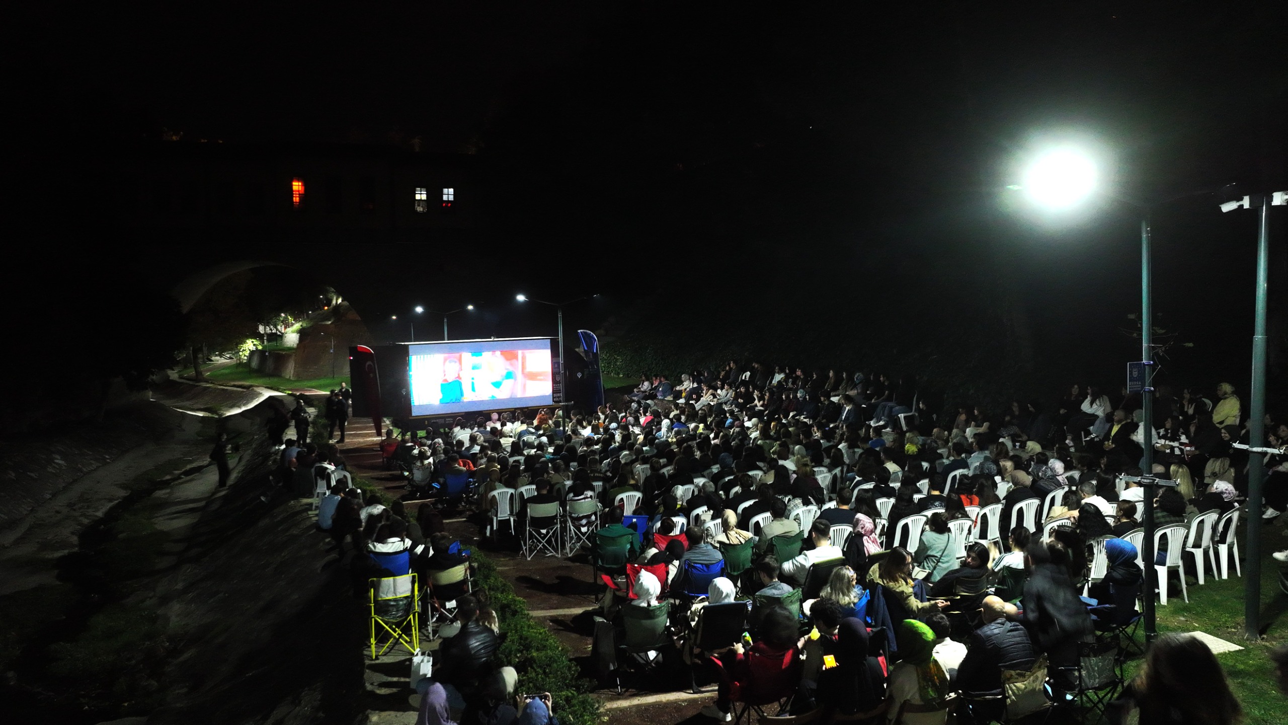 Bursa’da açık havada sinema keyfi