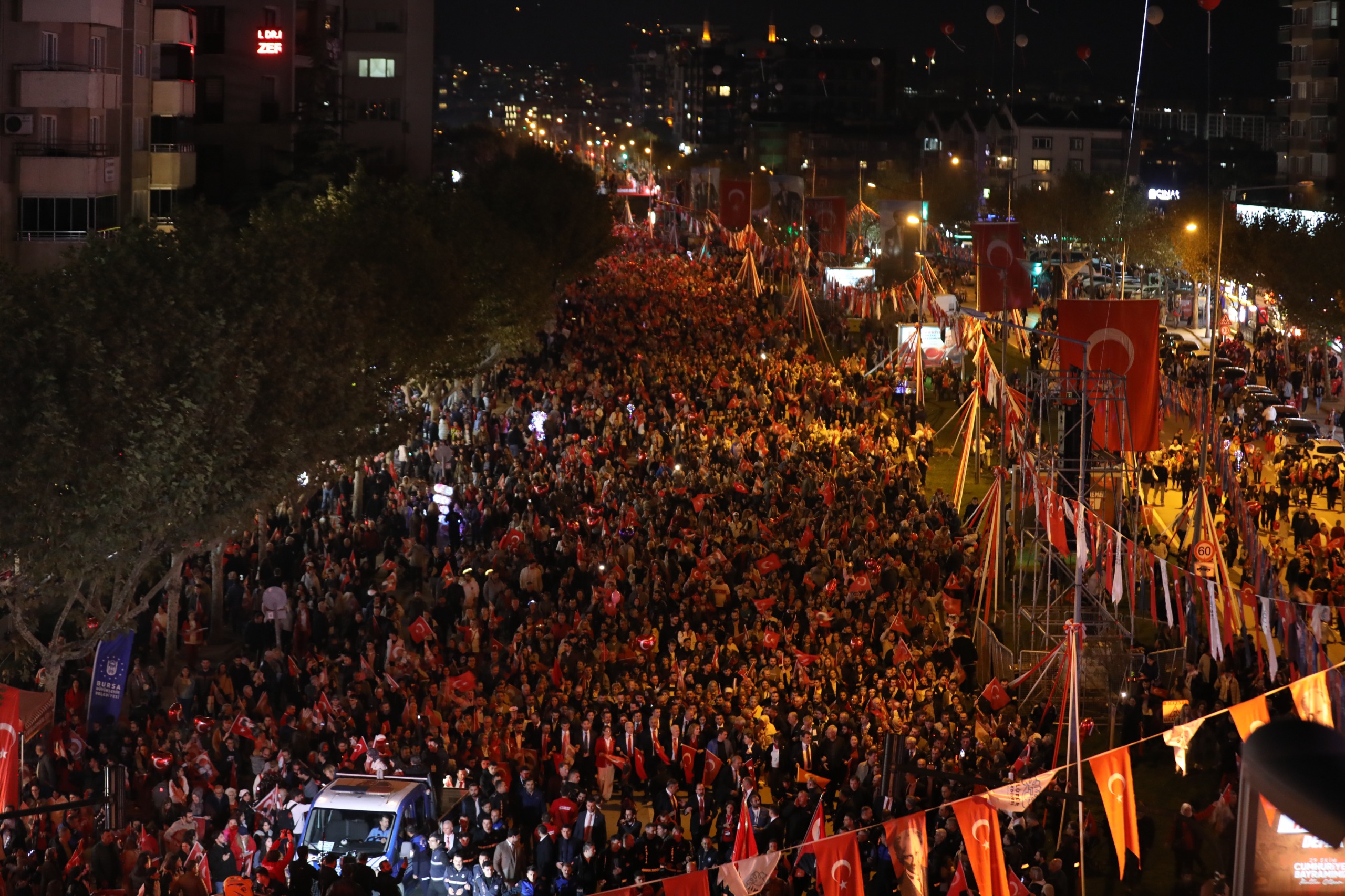 Bursa tek yürek, Yaşasın Cumhuriyet