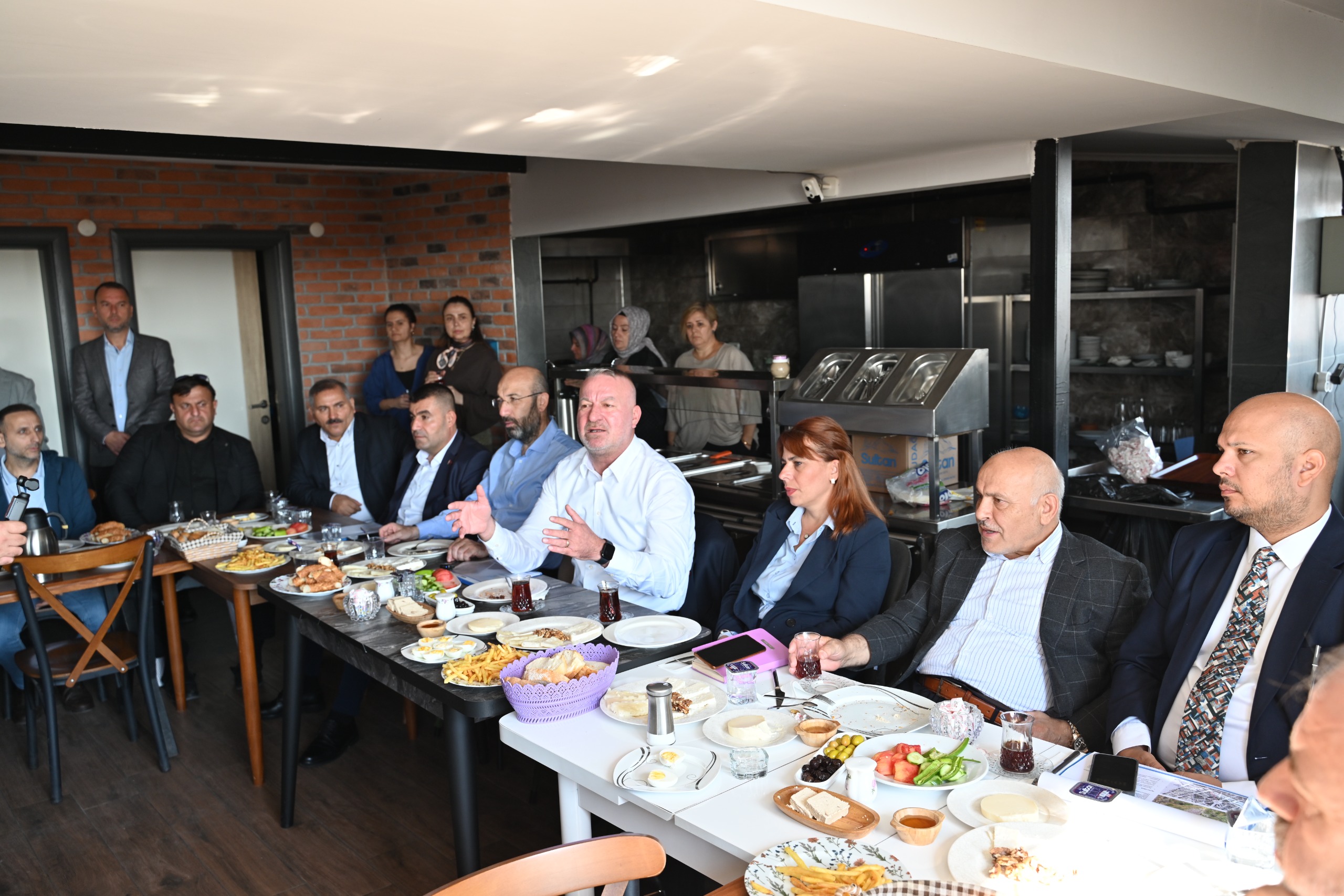 Karabatı’dan Sevgiyolu esnafıyla “prestij” buluşması