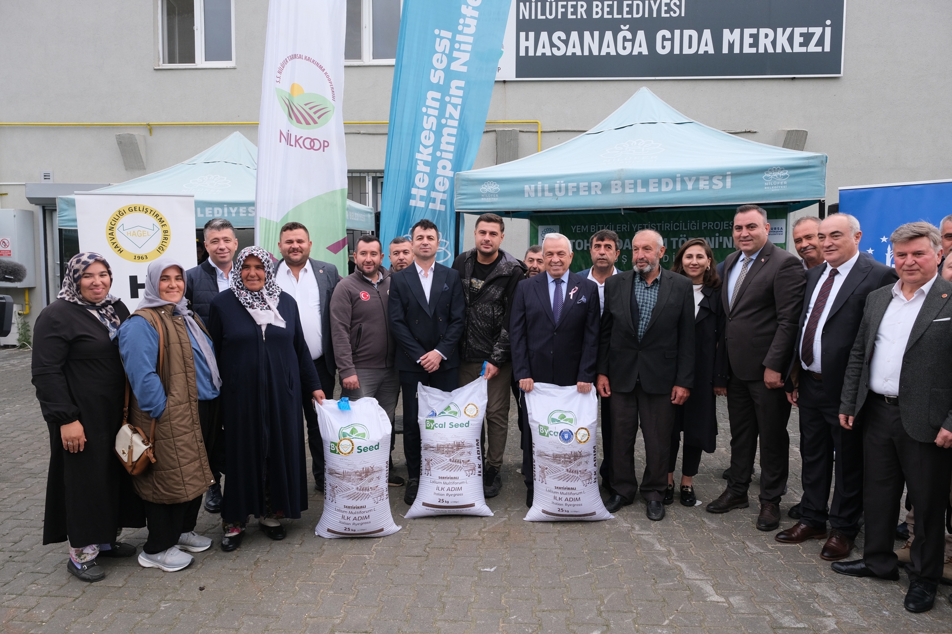 Nilüfer Belediyesi’nden üreticiye İtalyan çimi tohumu desteği