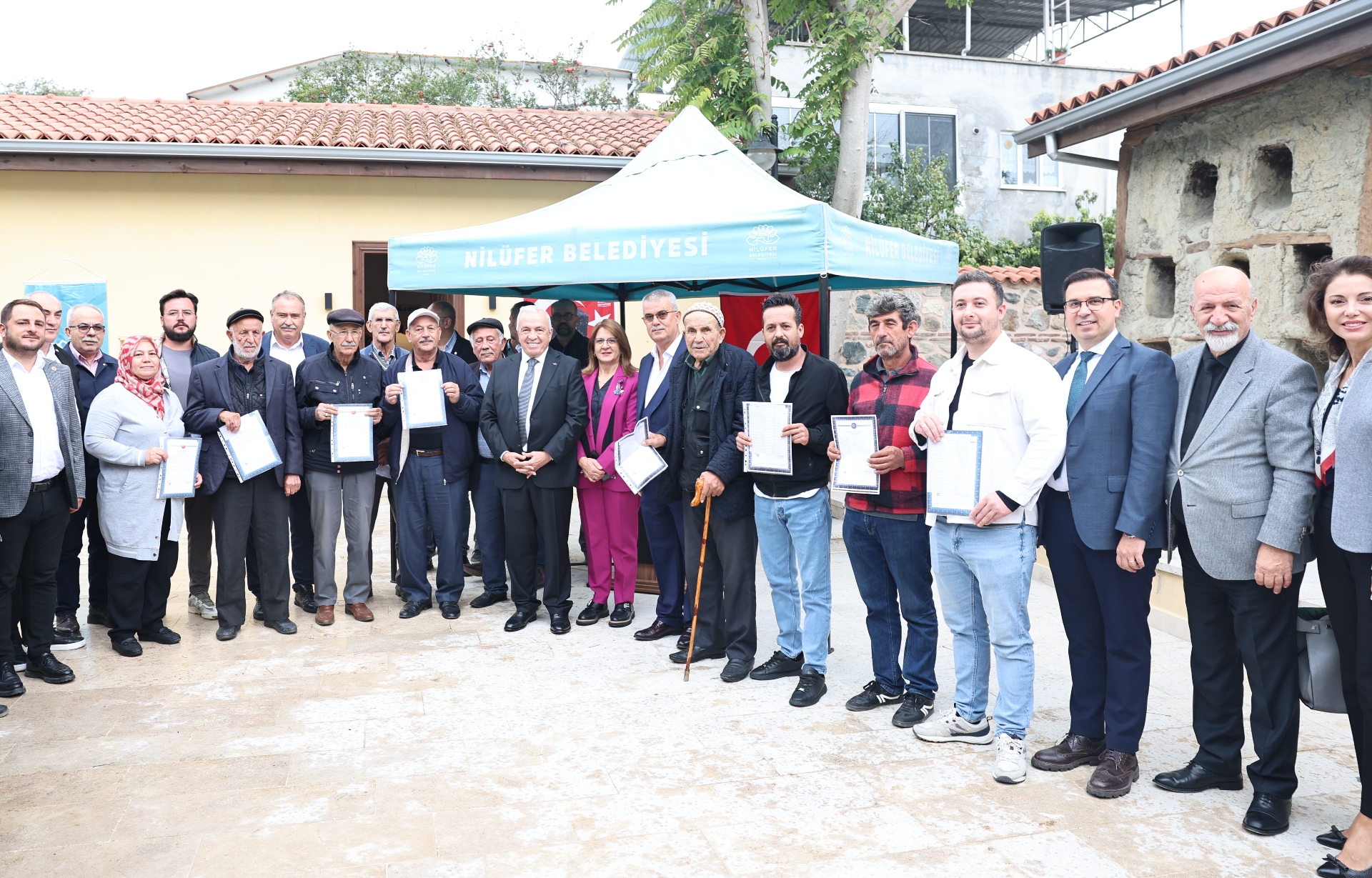 Ürünlü'de 275 hak sahibine imarlı tapu sevinci