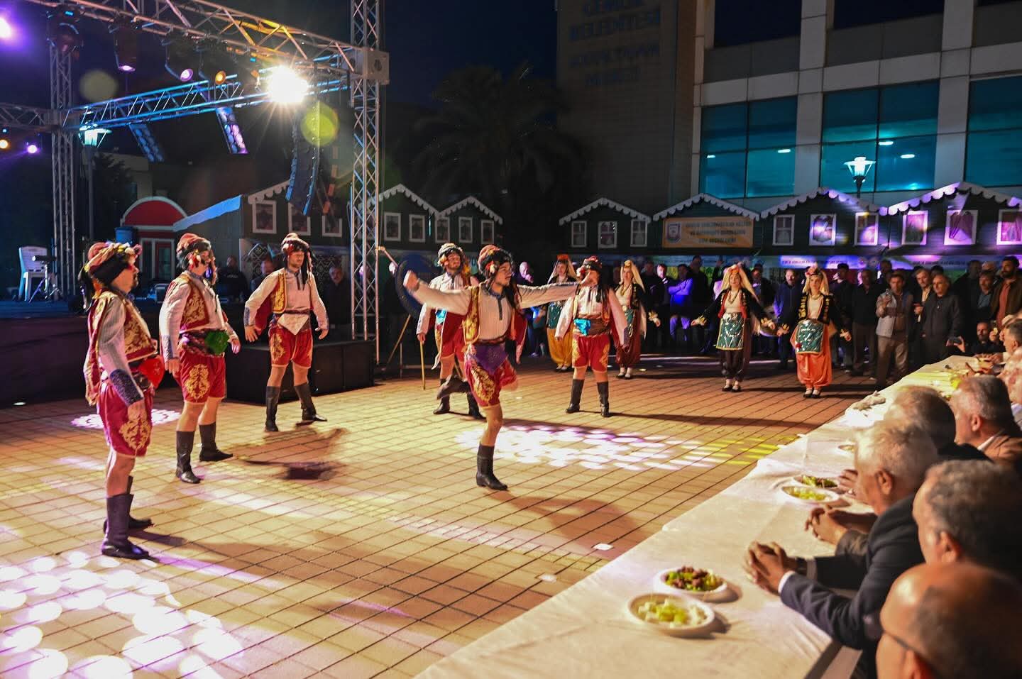 10.⁠ ⁠GEMLİK HEMŞEHRİ DERNEKLERİ FESTİVALİ COŞKUYLA BAŞLADI