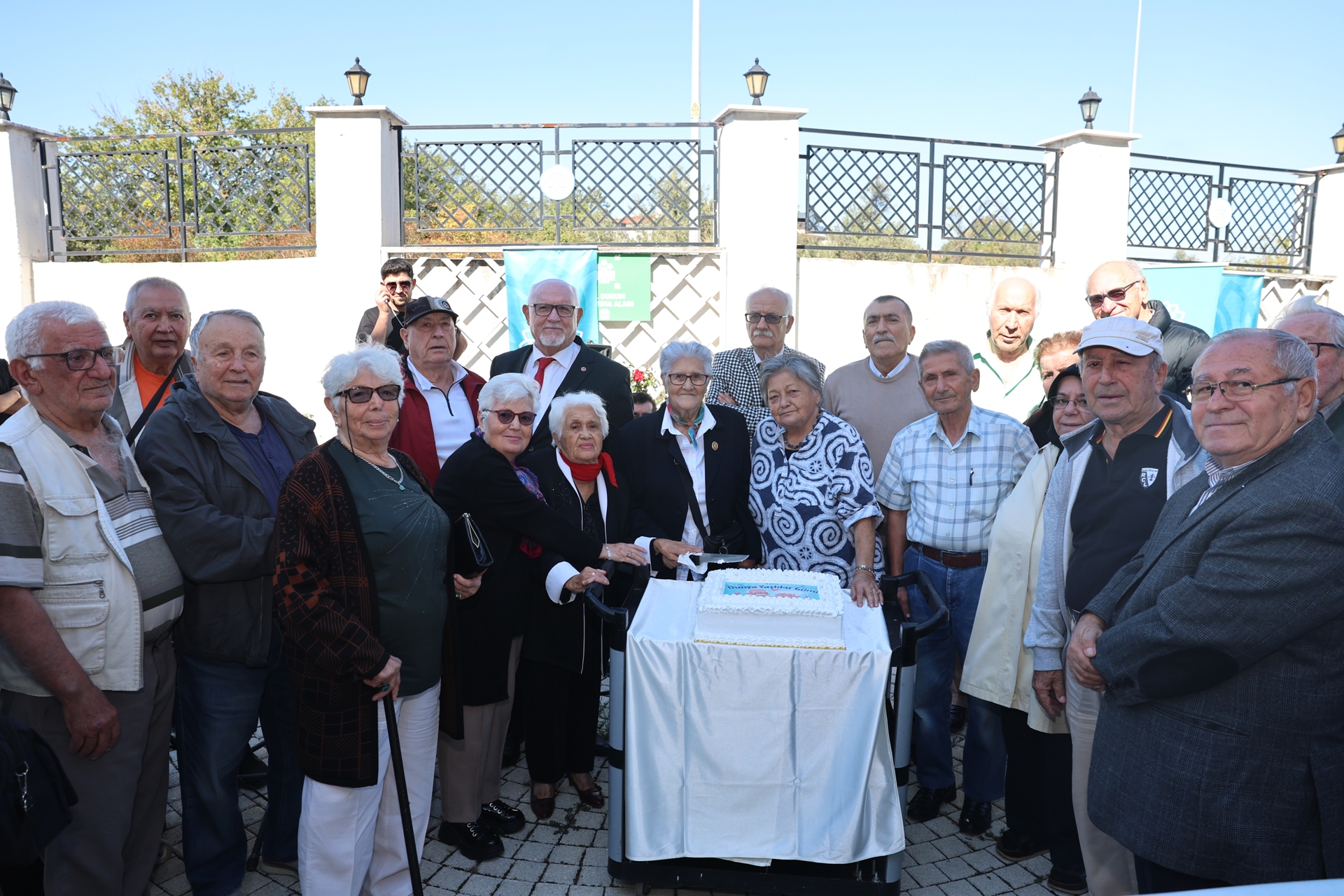 Nilüfer’de Yaşlılar Günü’nde kalpler gençleşti