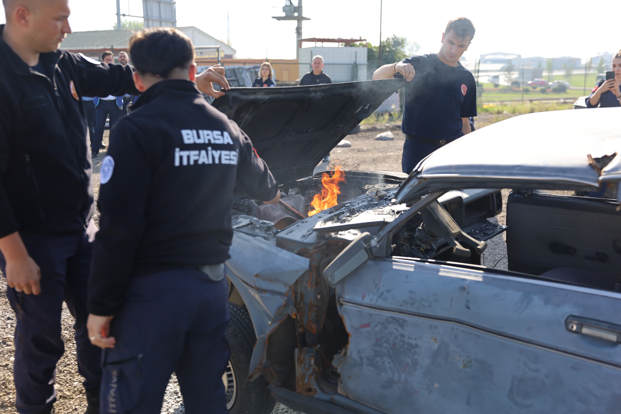 Otobüs şoförlerine yangın söndürme eğitimi
