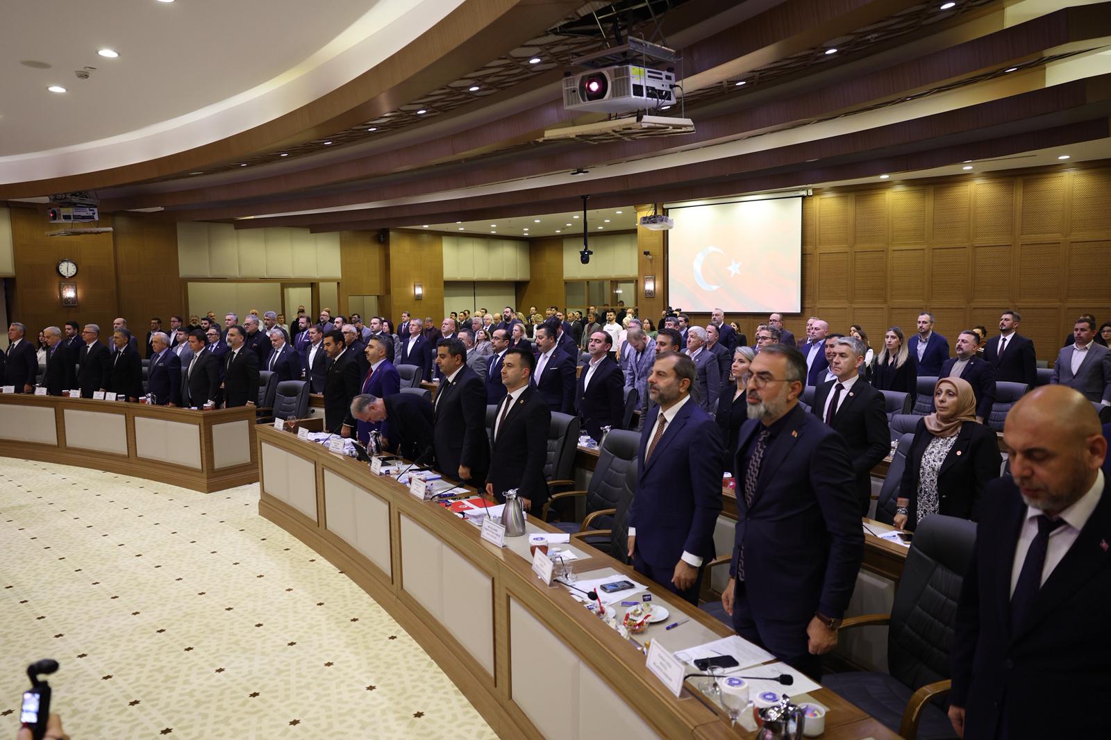 Bursa Büyükşehir Belediye Meclisi'nden şehitlere saygı duruşu