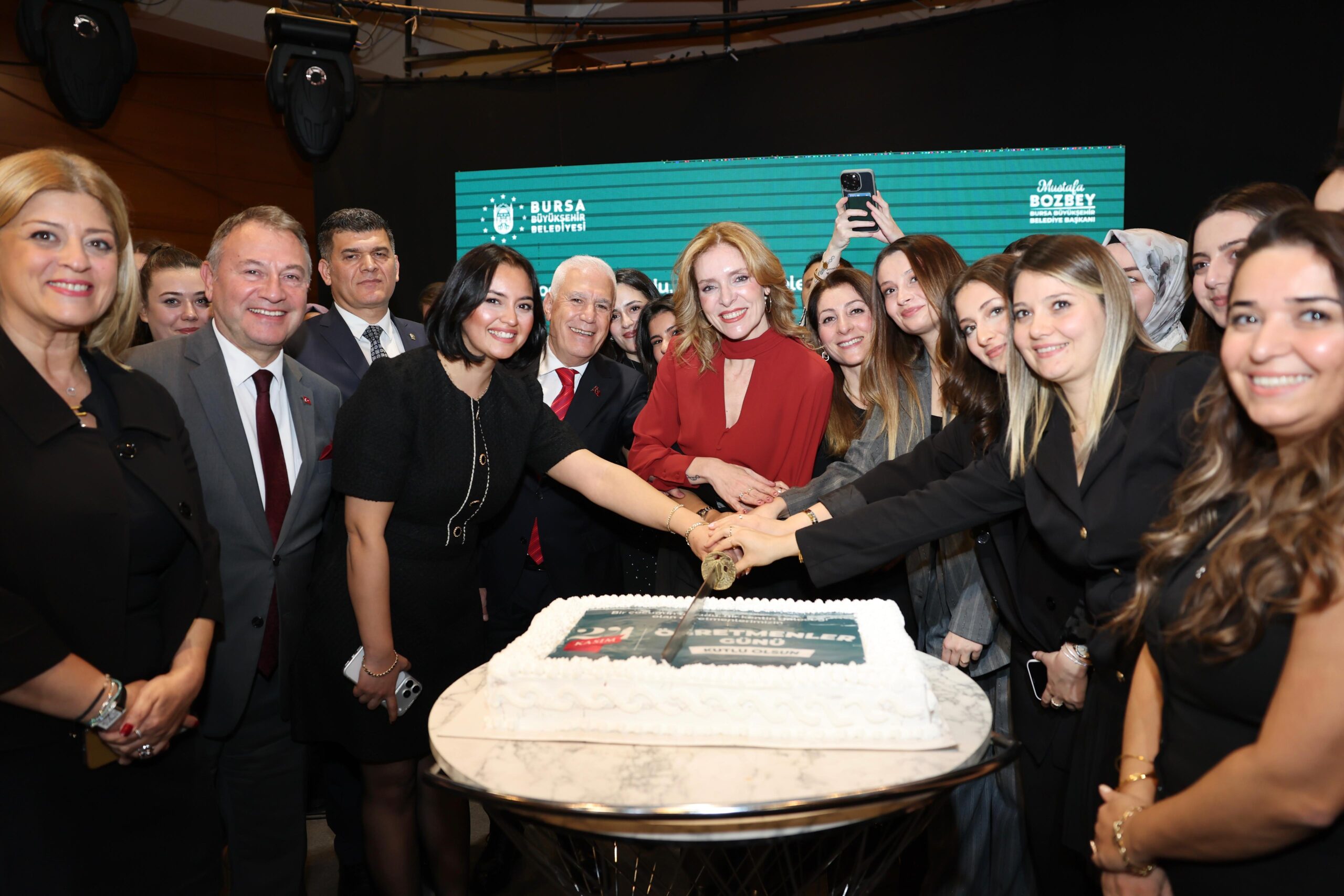 Büyükşehirli öğretmenler özel gecede buluştu