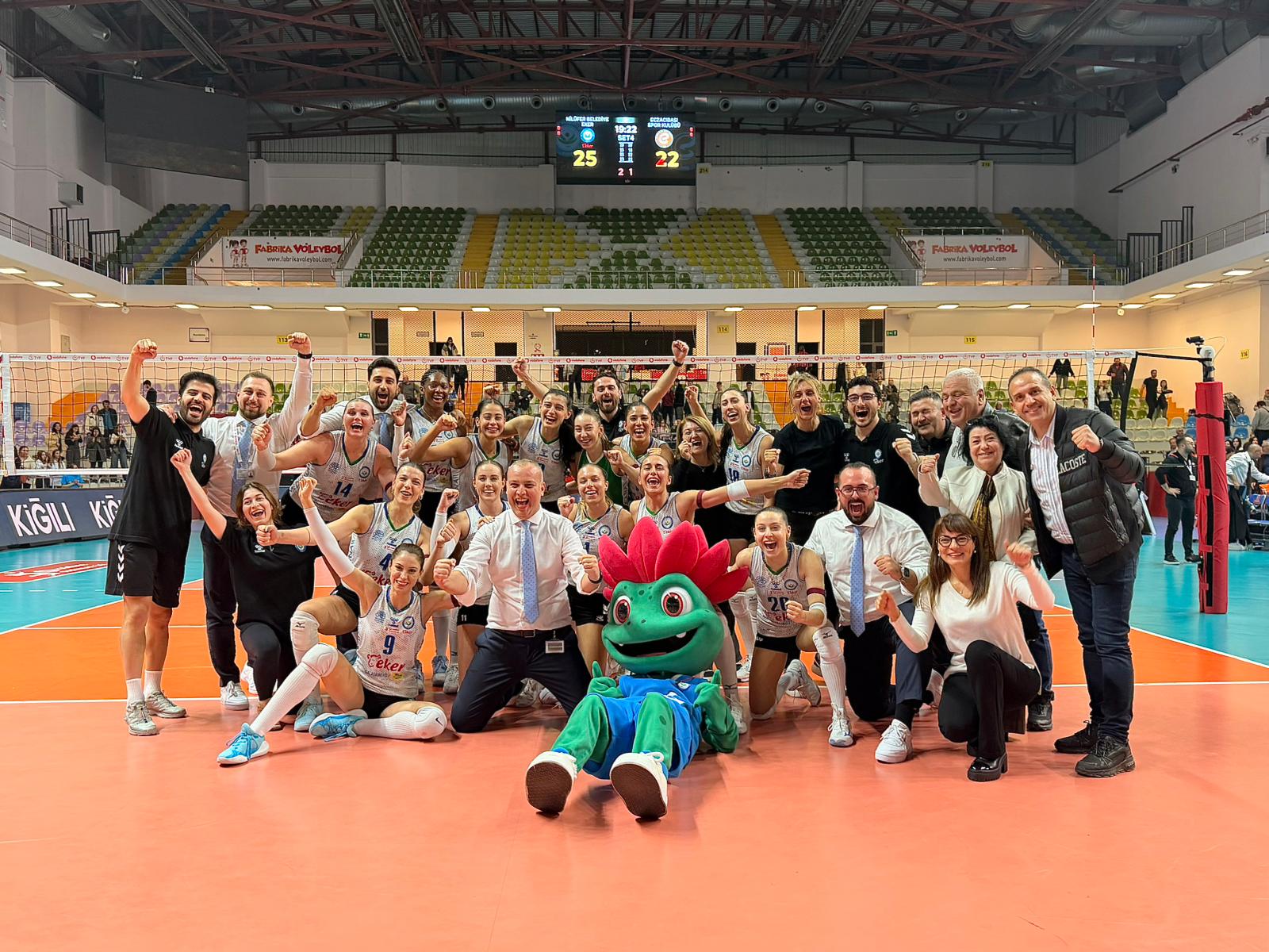 Nilüfer Belediyespor Eker, Eczacıbaşı Dynavit'i 3-1 mağlup etti