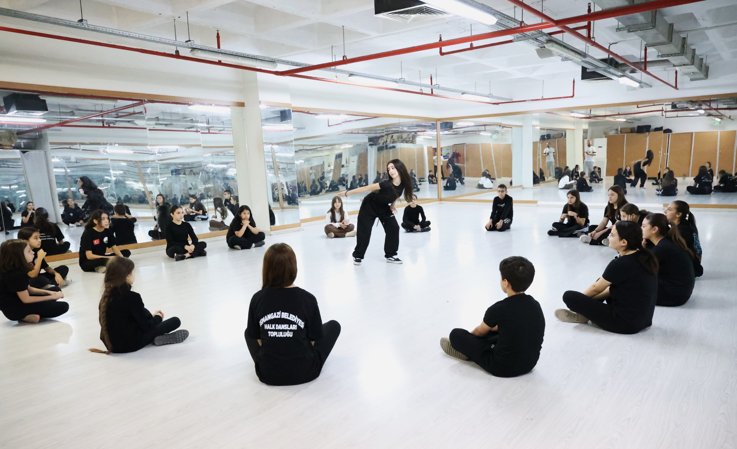 Osmangazi Belediyesi Geleceğin Dansçılarını Yetiştiriyor