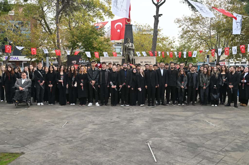 Gemlik’te 200 Genç, 10 Kasım'da Atatürk’ün Huzurunda Gençliğe Hitabe Okudu