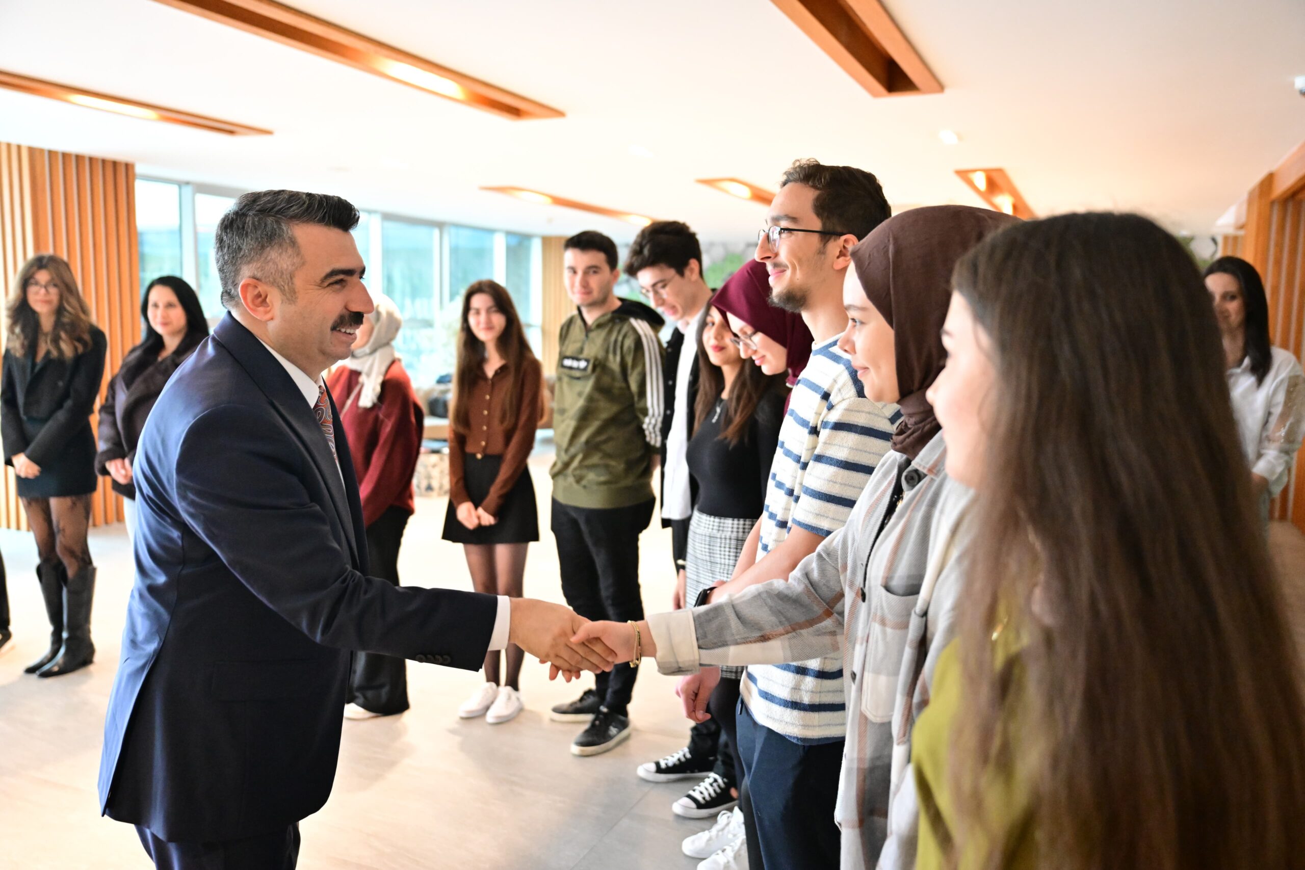 BAŞKAN YILMAZ GENÇLERLE BULUŞTU