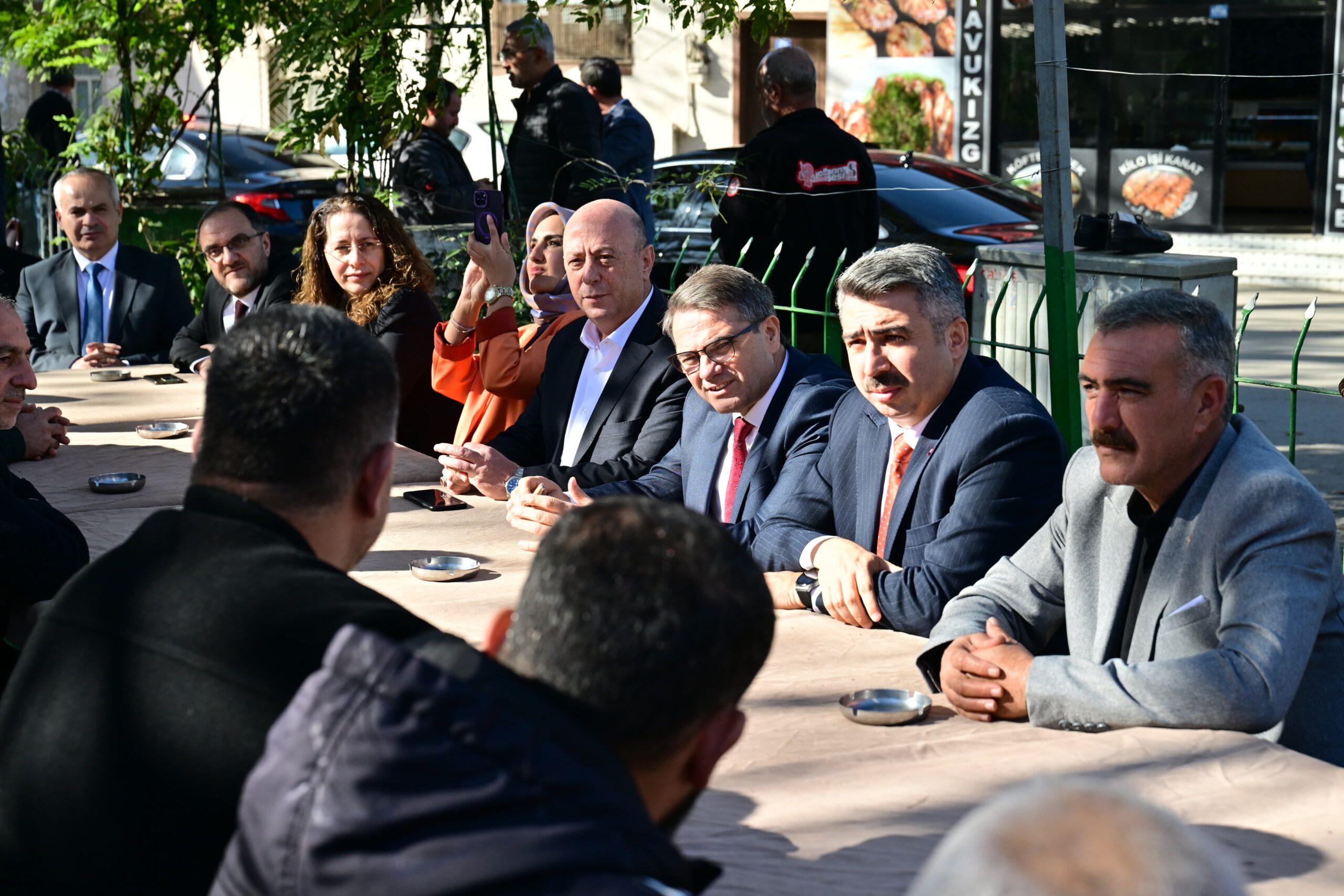 BAŞKAN YILMAZ VAKIF MAHALLESİ'NDE VATANDAŞLA BULUŞTU