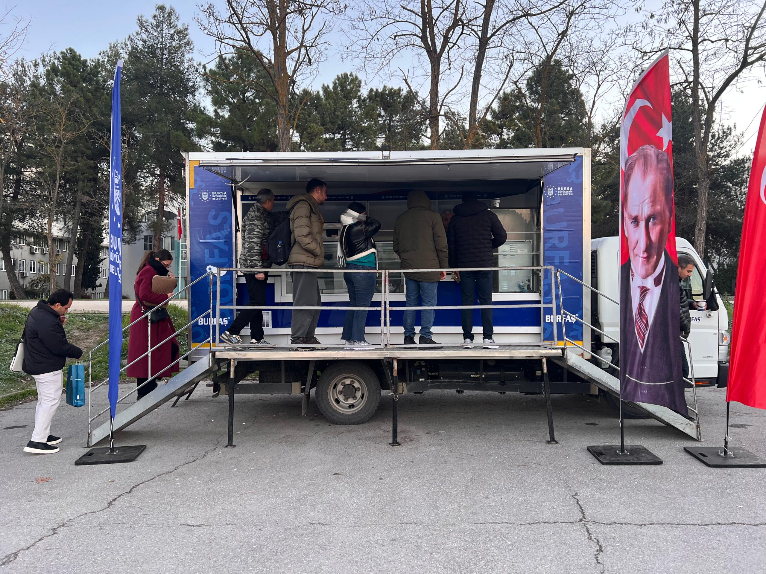 Büyükşehirden öğrencilere sıcak çorba