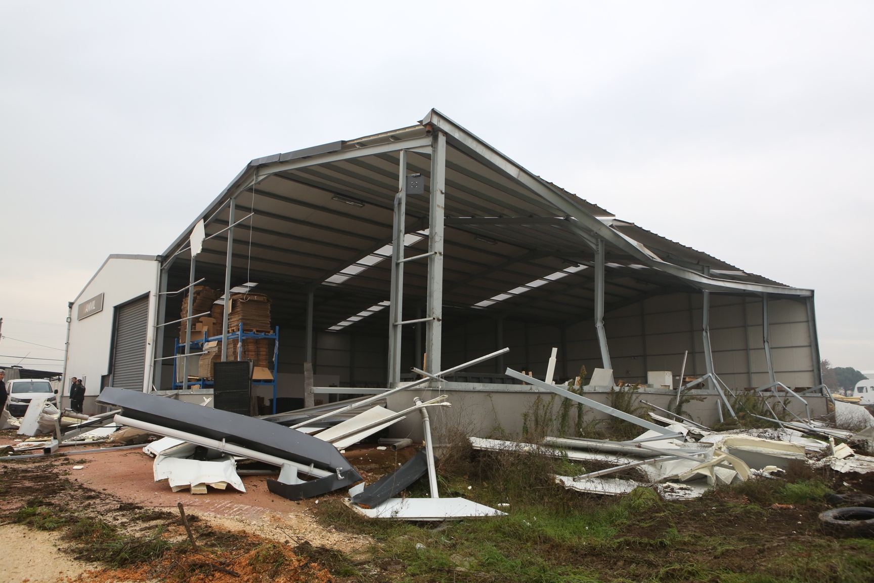 Nilüfer’de iki kaçak yapı daha yıkıldı