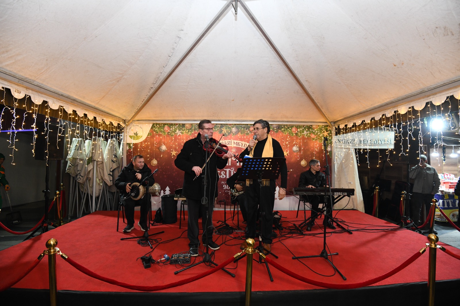 Yeni Yıl Festivali Akşam Saatlerine Renk Kattı