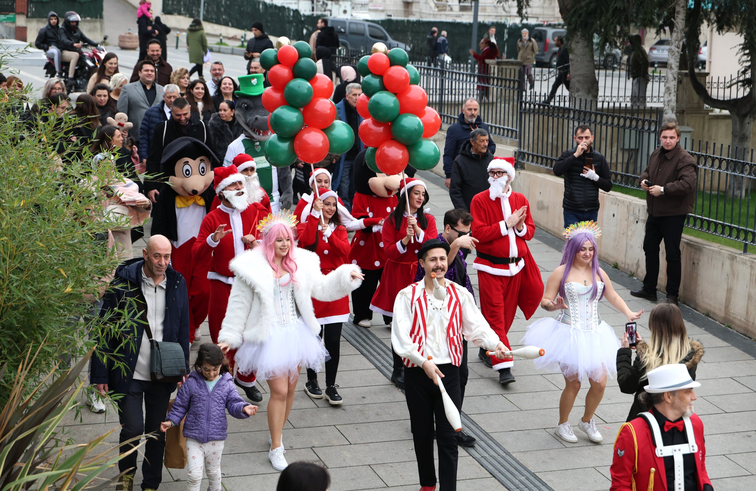Yeni Yıl Heyecanı Osmangazi Meydanı’nda Yaşanıyor