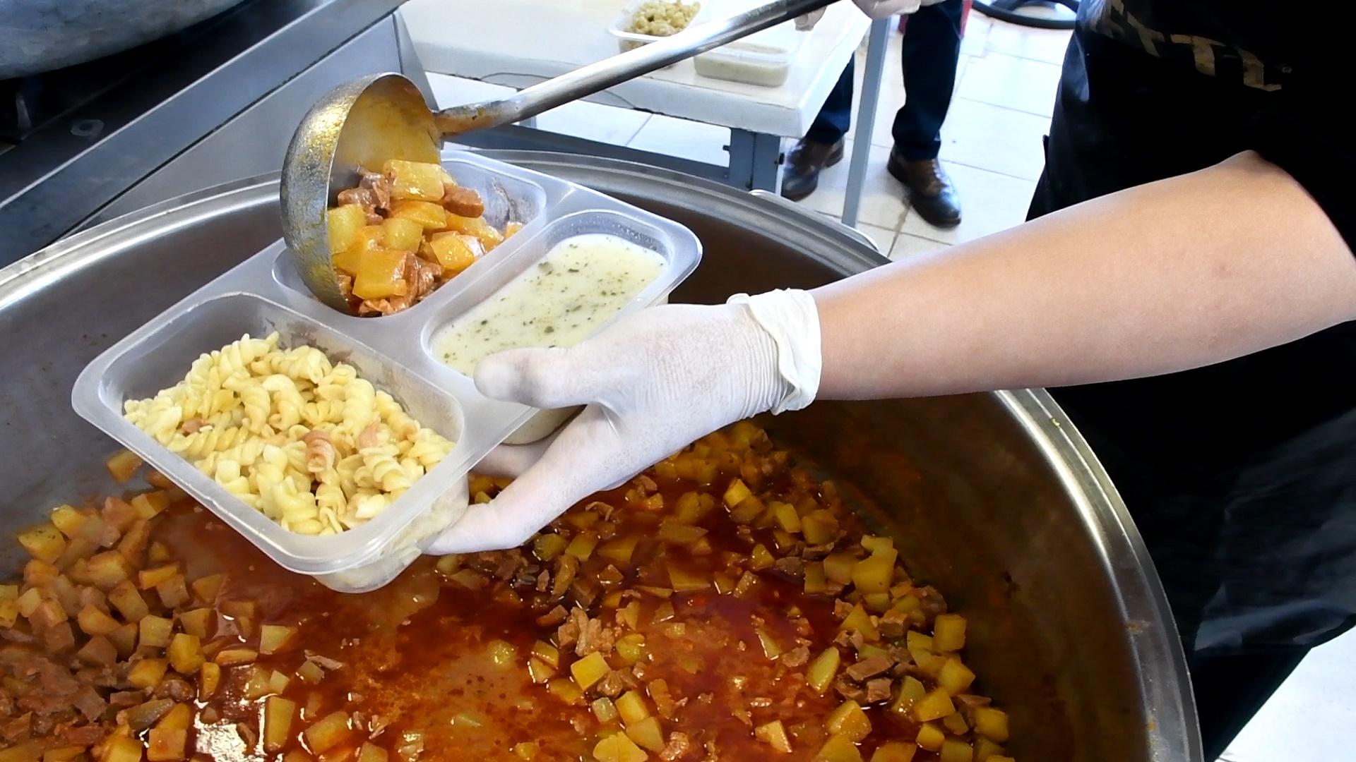 İznik Belediyesi’nden 365 Gün Sıcak Yemek Desteği