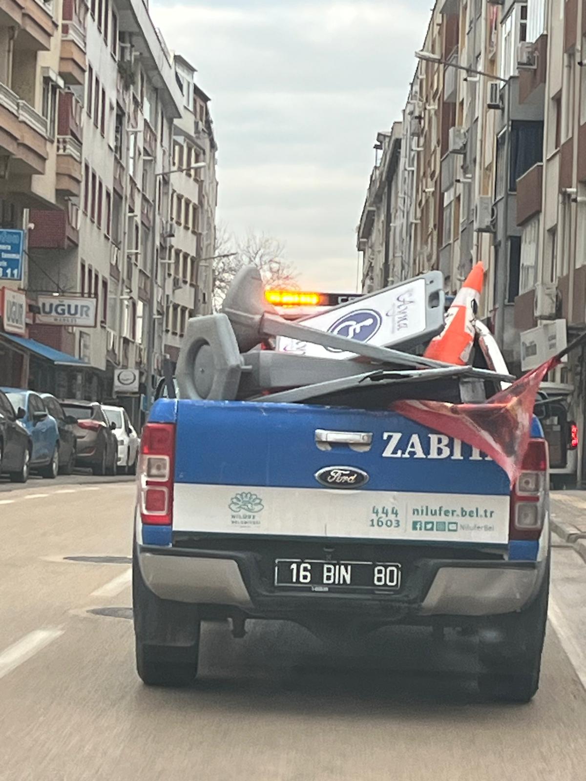 Nilüfer’de kaldırımlar işgallerden arındırılıyor