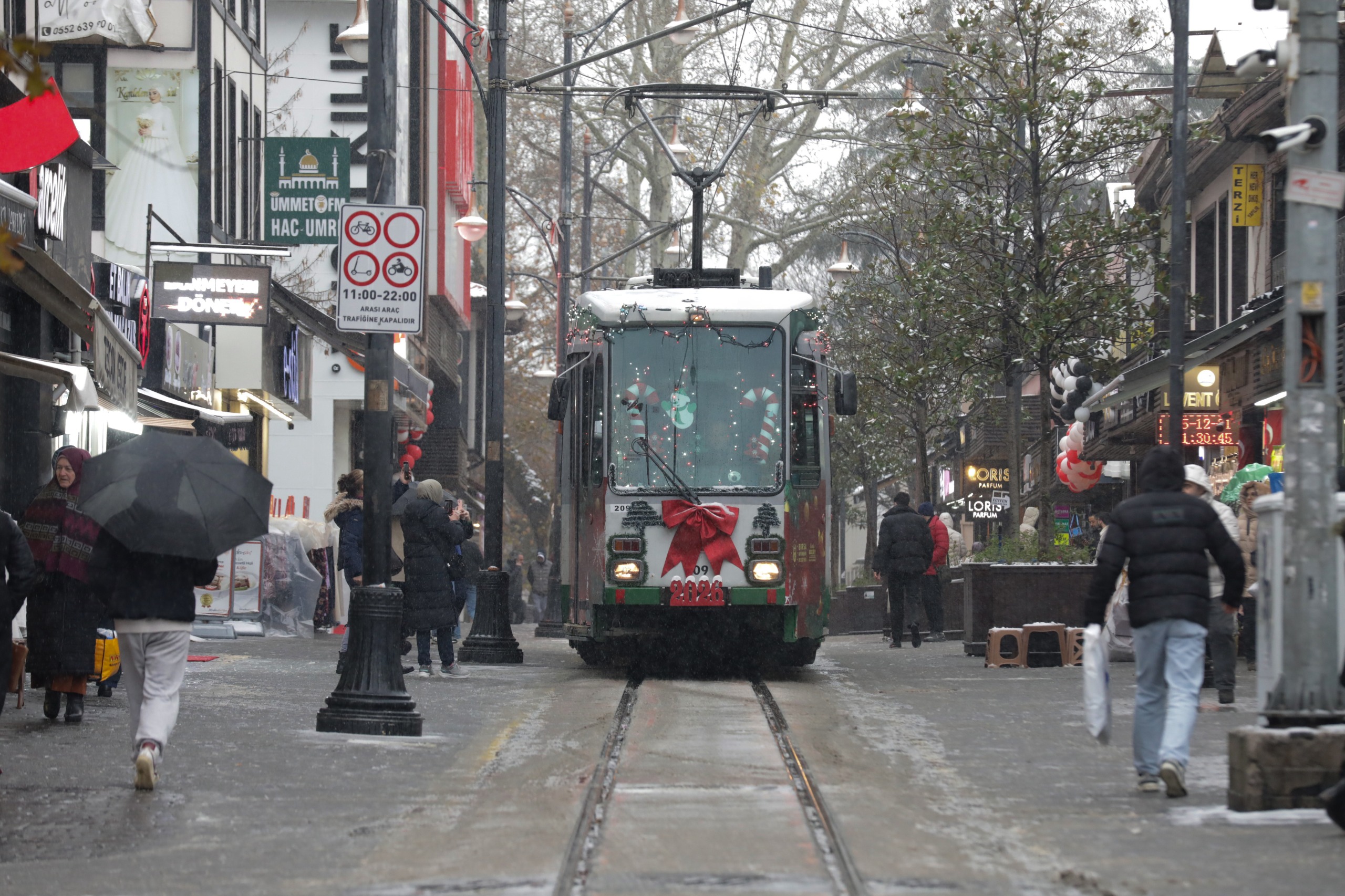 Bursa’da yeni yıl coşkusu nostaljik tramvayla yaşanıyor