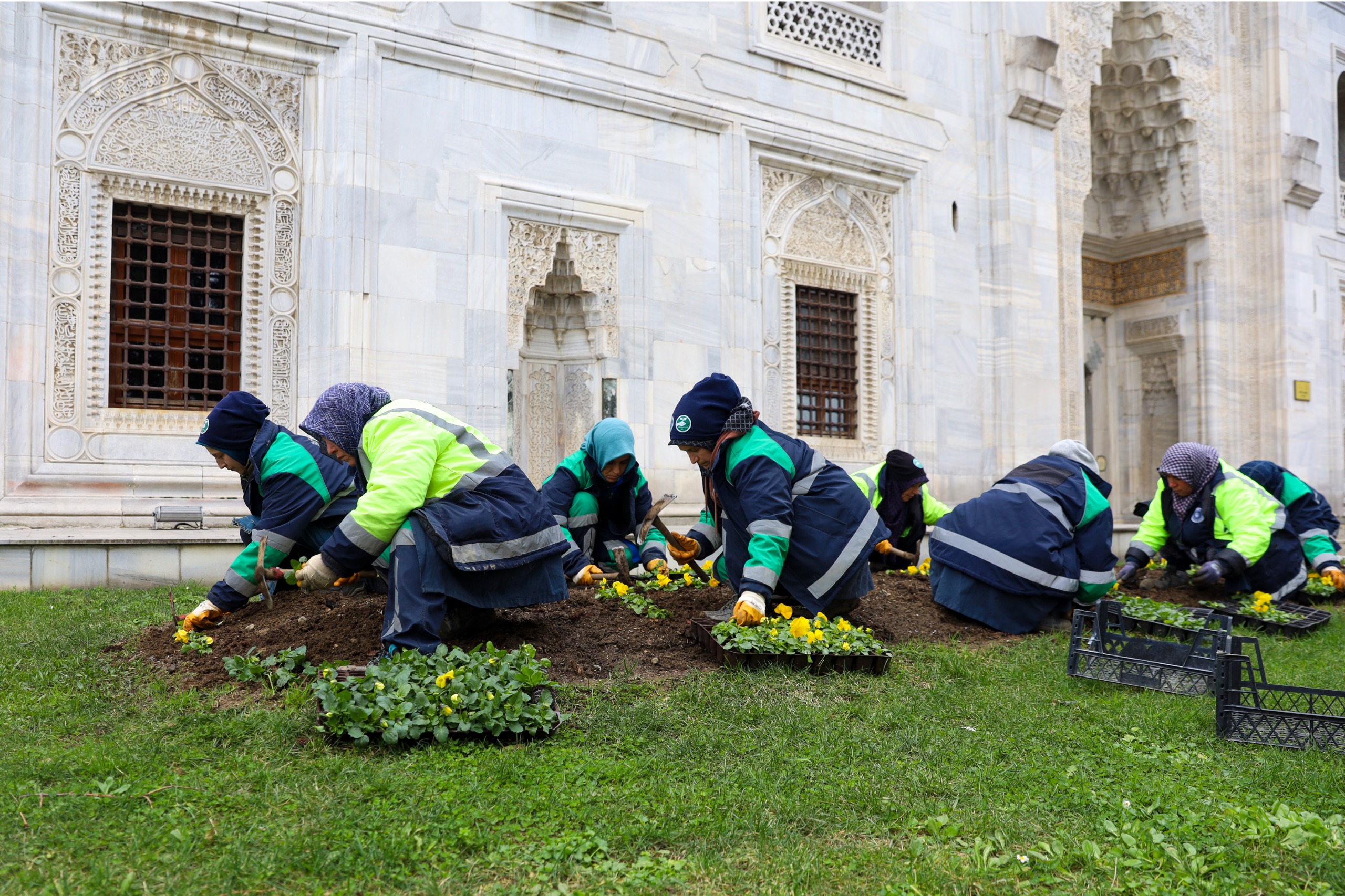 Bursa kışın da çiçek bahçesine dönüşüyor