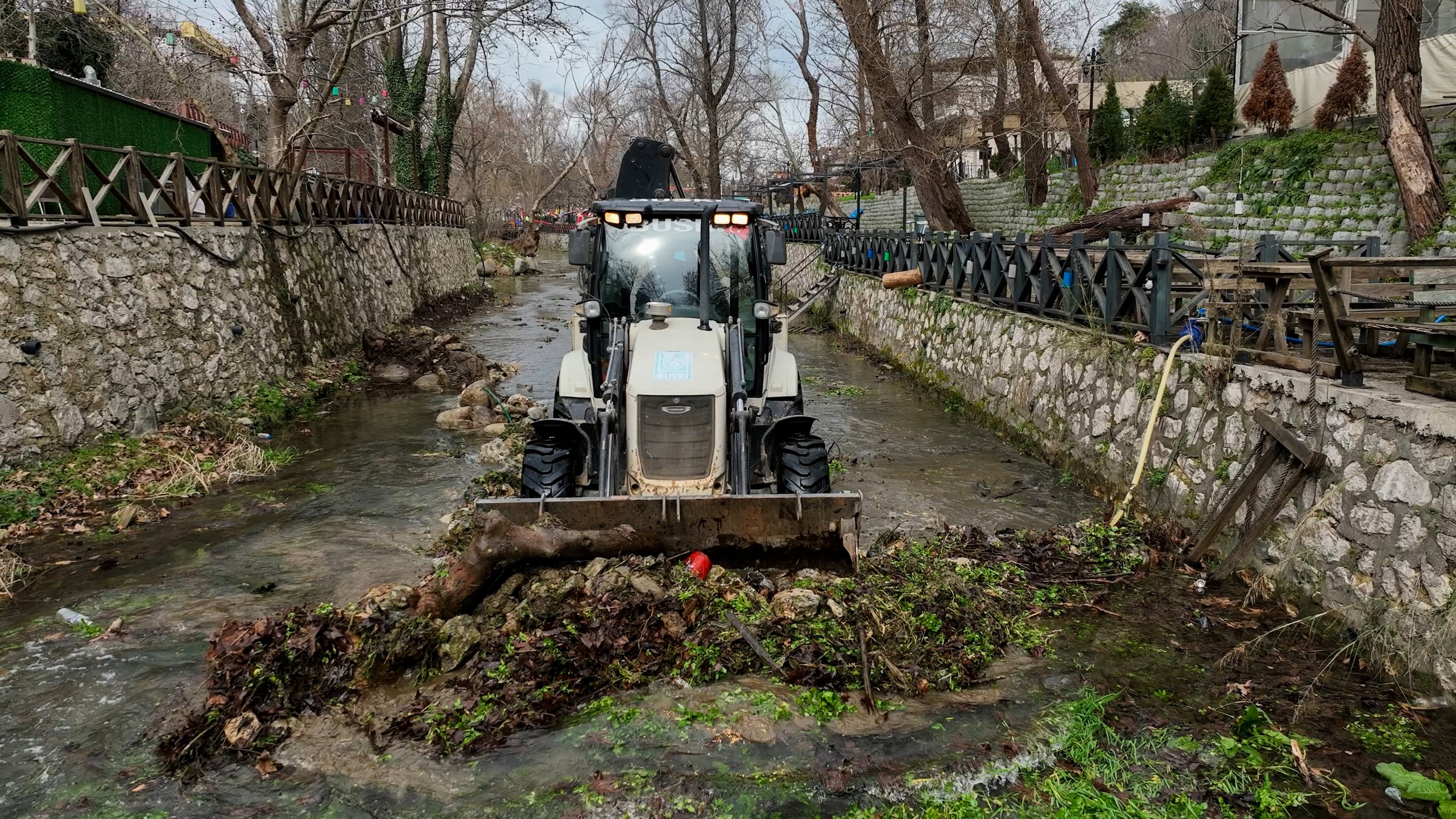 Büyükşehir'den Misi'de dere ve çevre temizliği