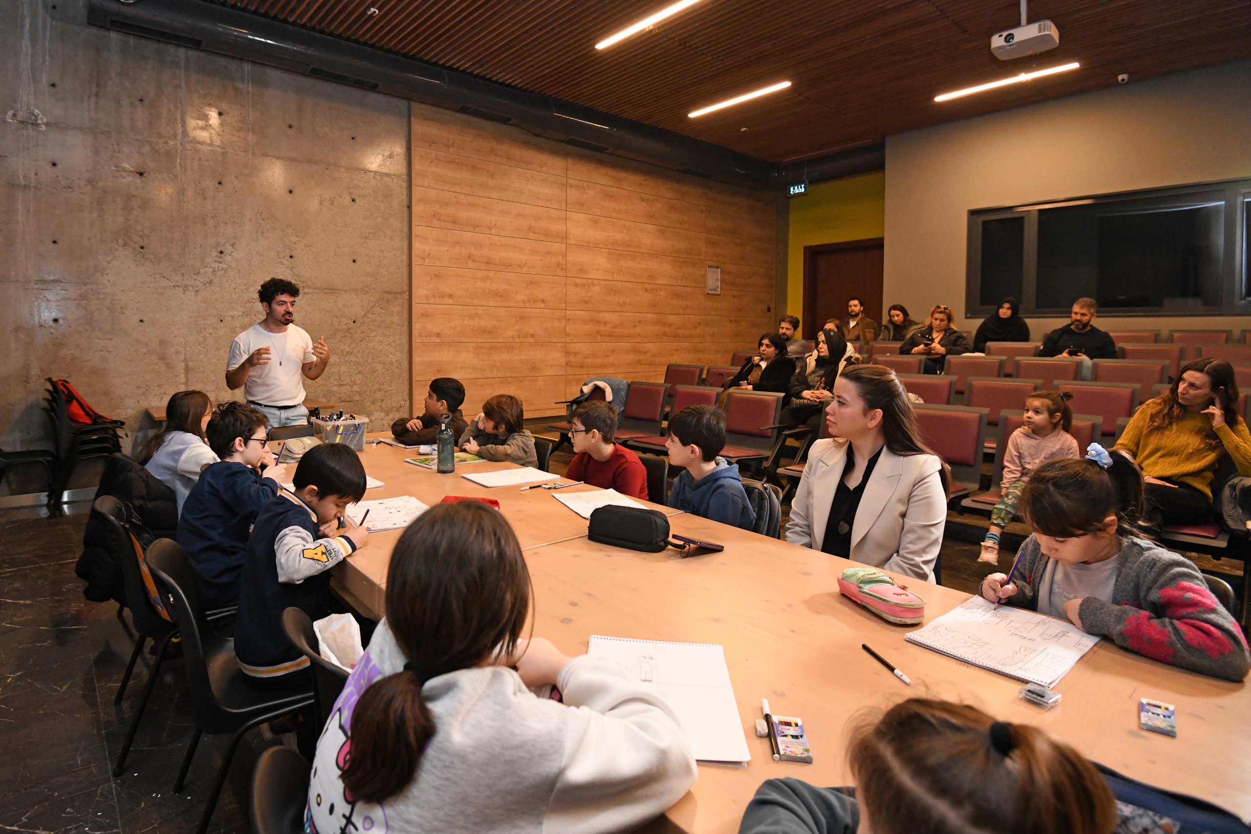 Başkan Aydın Çocukların Masalsı Dünyasına Eşlik Etti