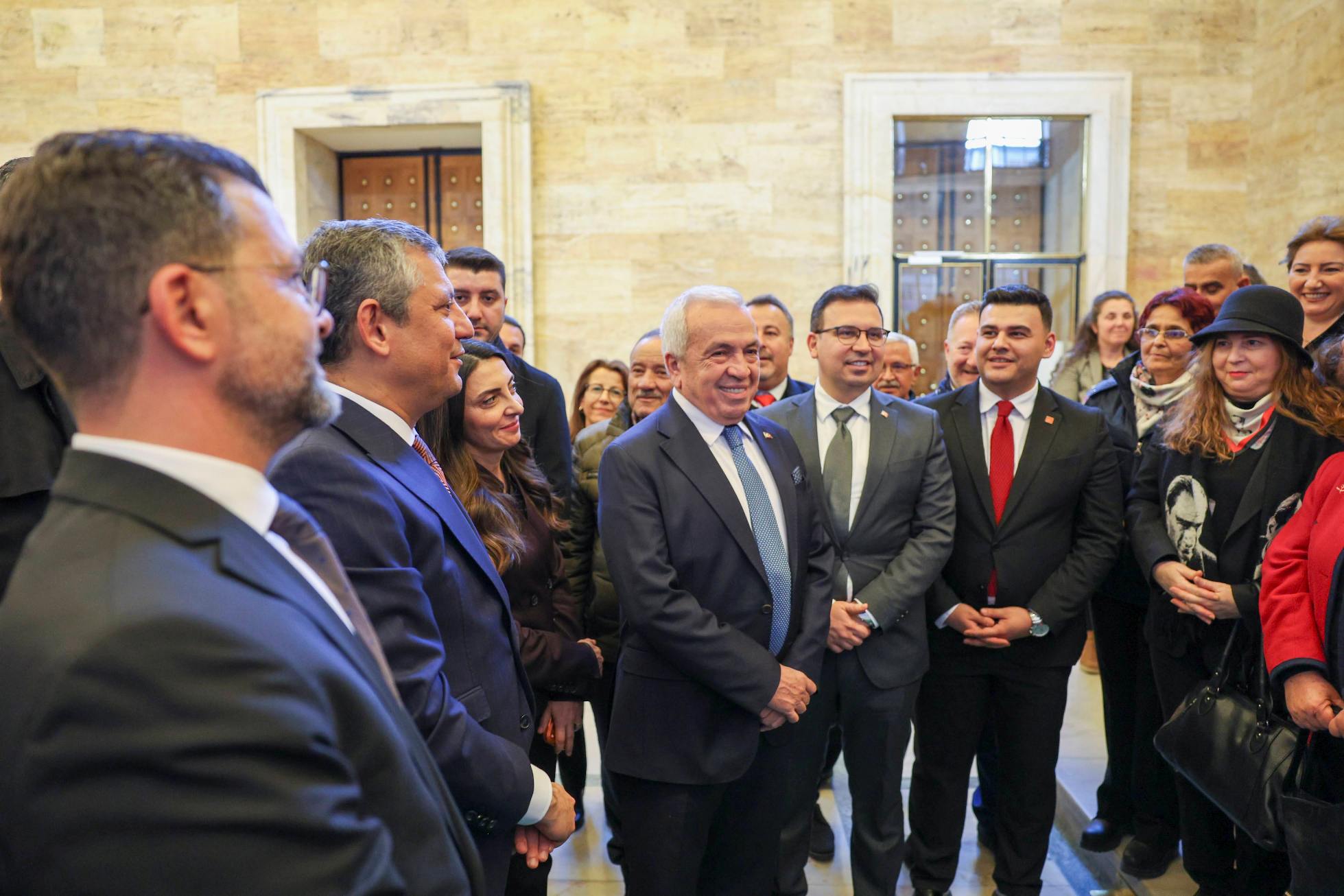 Nilüfer’in yatırımlarına CHP Genel Başkanı Özel’den temel atma sözü