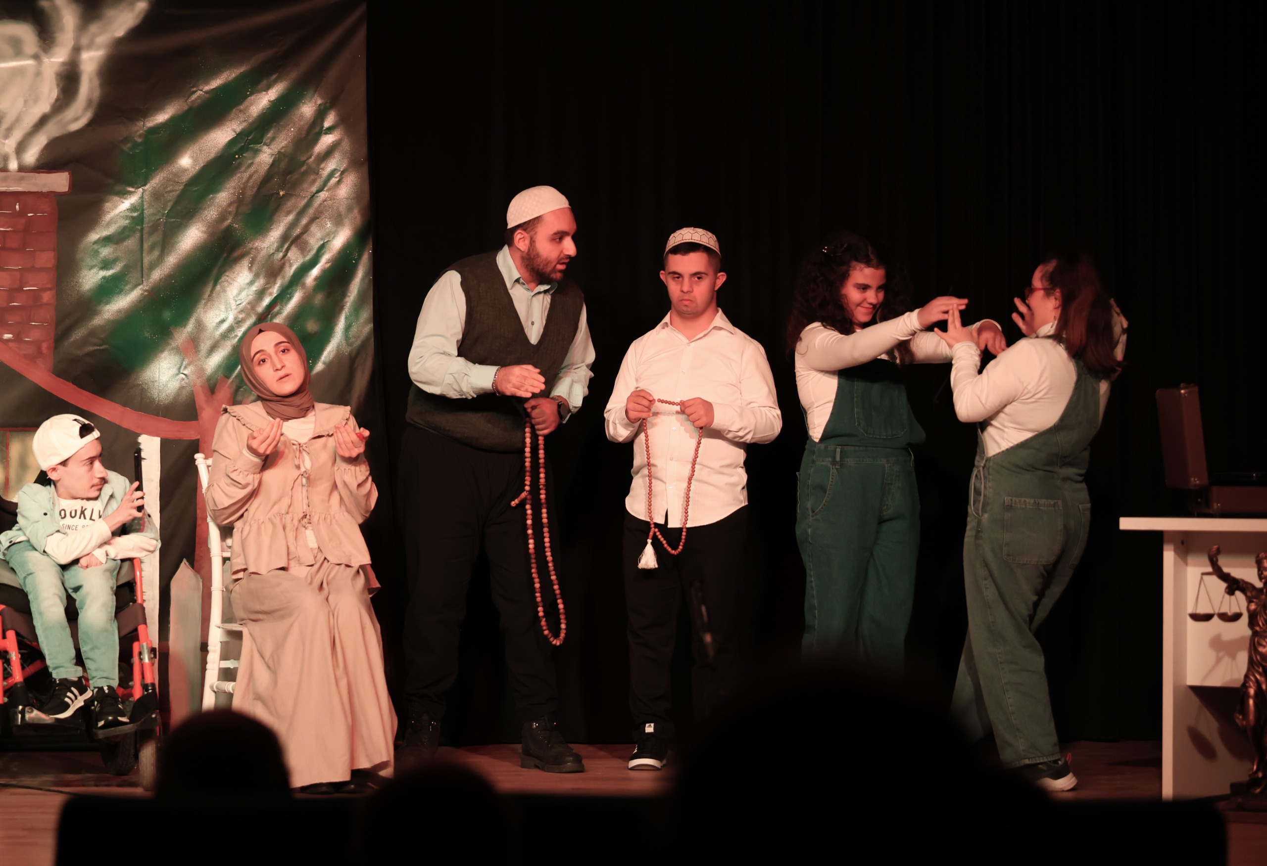 'Miras Değil Mübarek’ Tiyatro Oyunu İkinci Gösterimiyle Büyük Beğeni Topladı