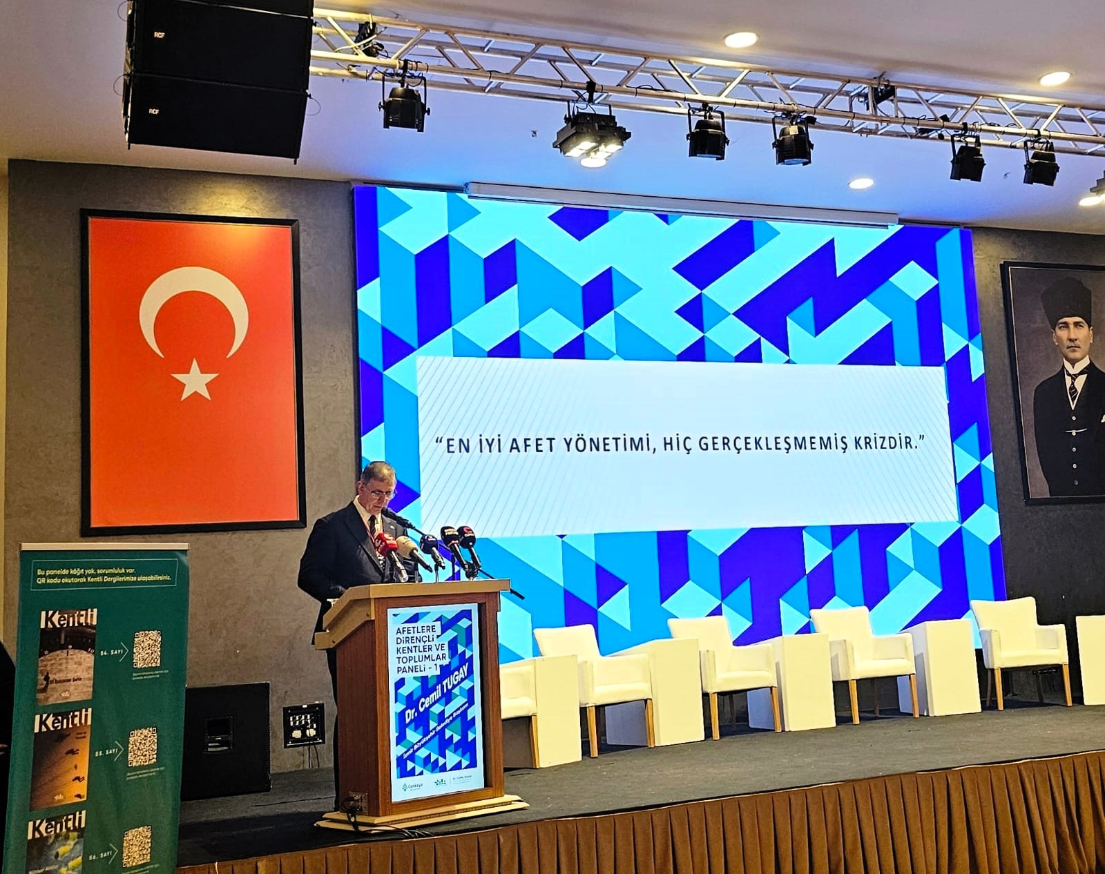 Başkan Aydın Afetlere Dirençli Kentler Paneli’ne Katıldı