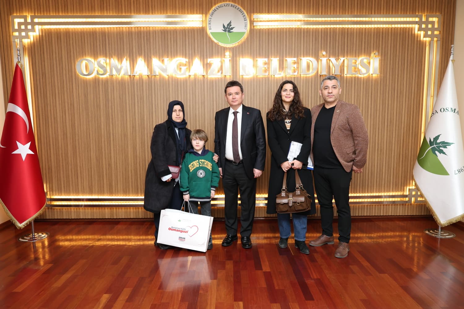 DMD Hastası Yağız Efe’ye Başkan Aydın’dan Destek