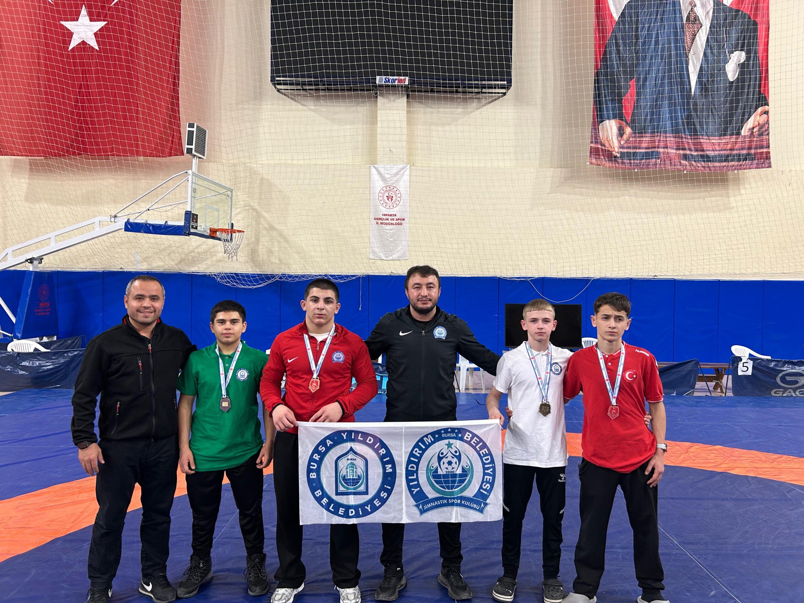 MİNDERDE YILDIRIM RÜZGARI