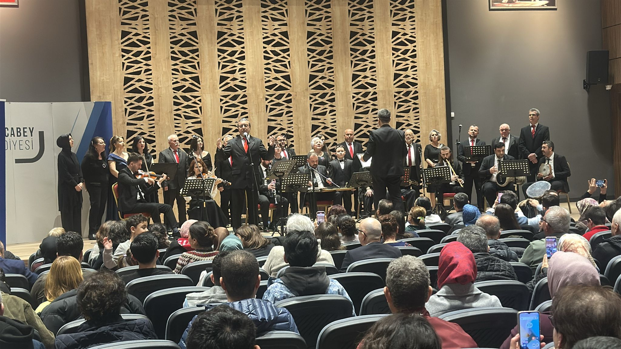 ‘Kalpten Dile Ezgiler’ konseri yoğun ilgi