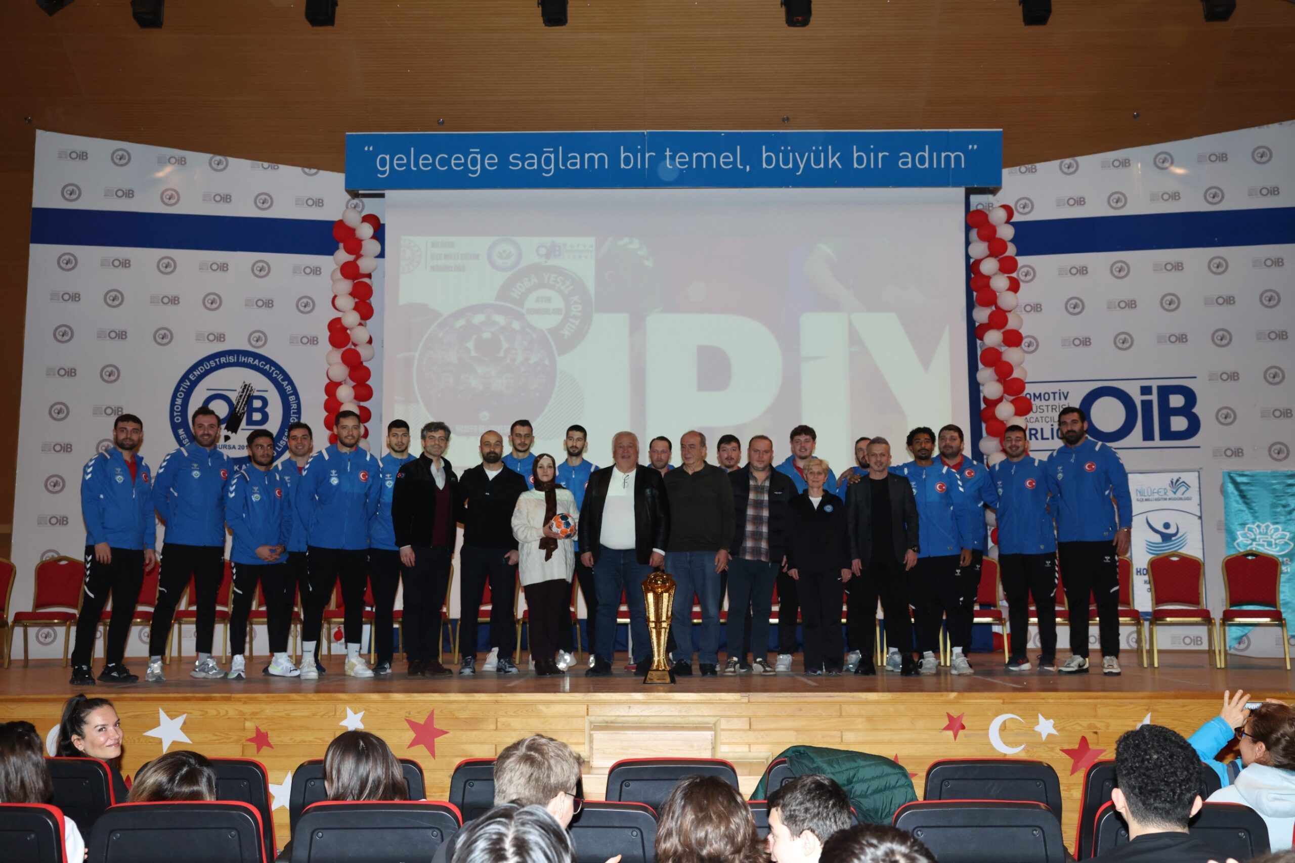 Nilüferli hentbolcular gençlerle buluştu