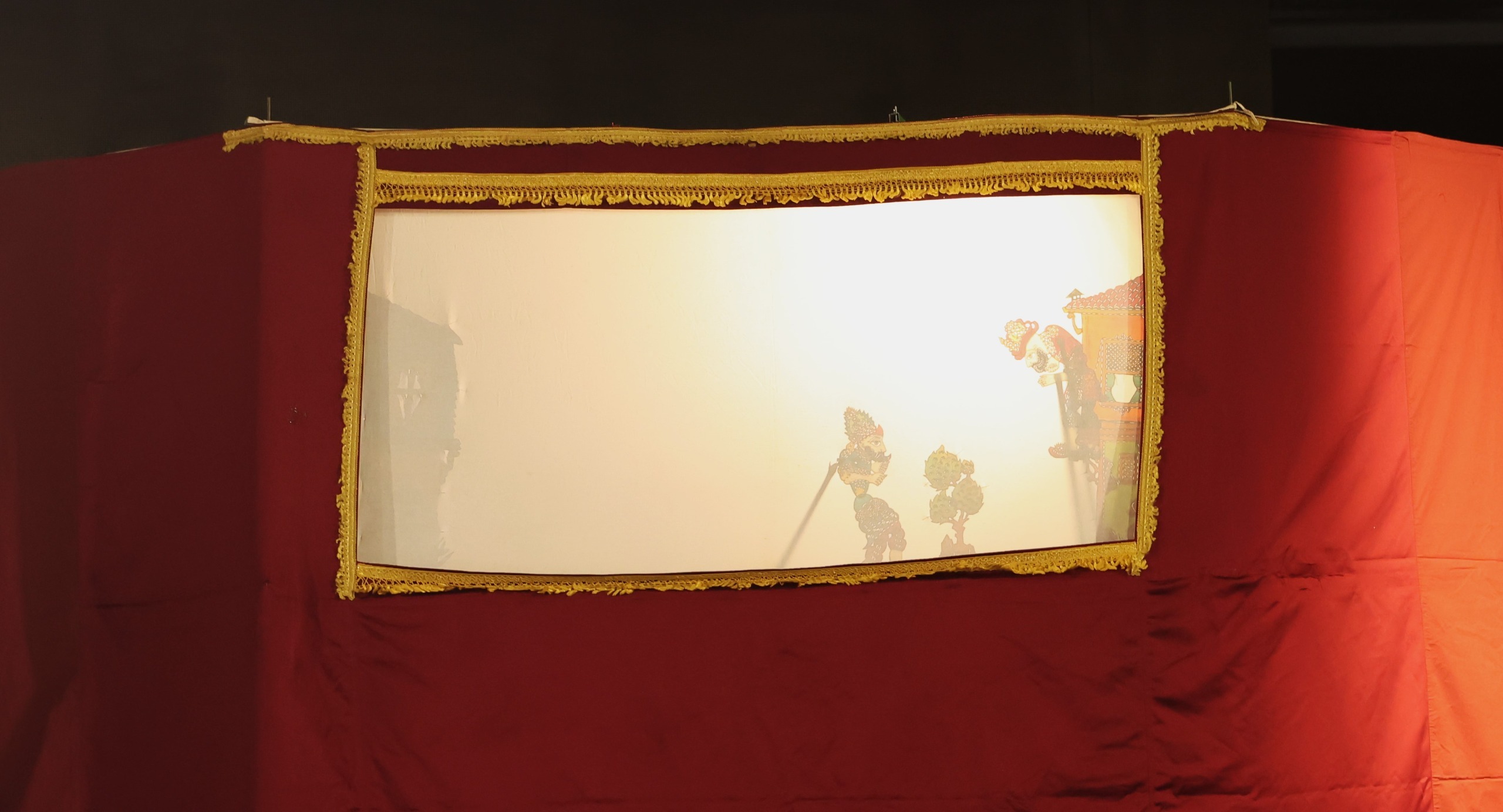 Hacivat İle Karagöz Gölge Oyunu İzleyiciden Tam Not Aldı