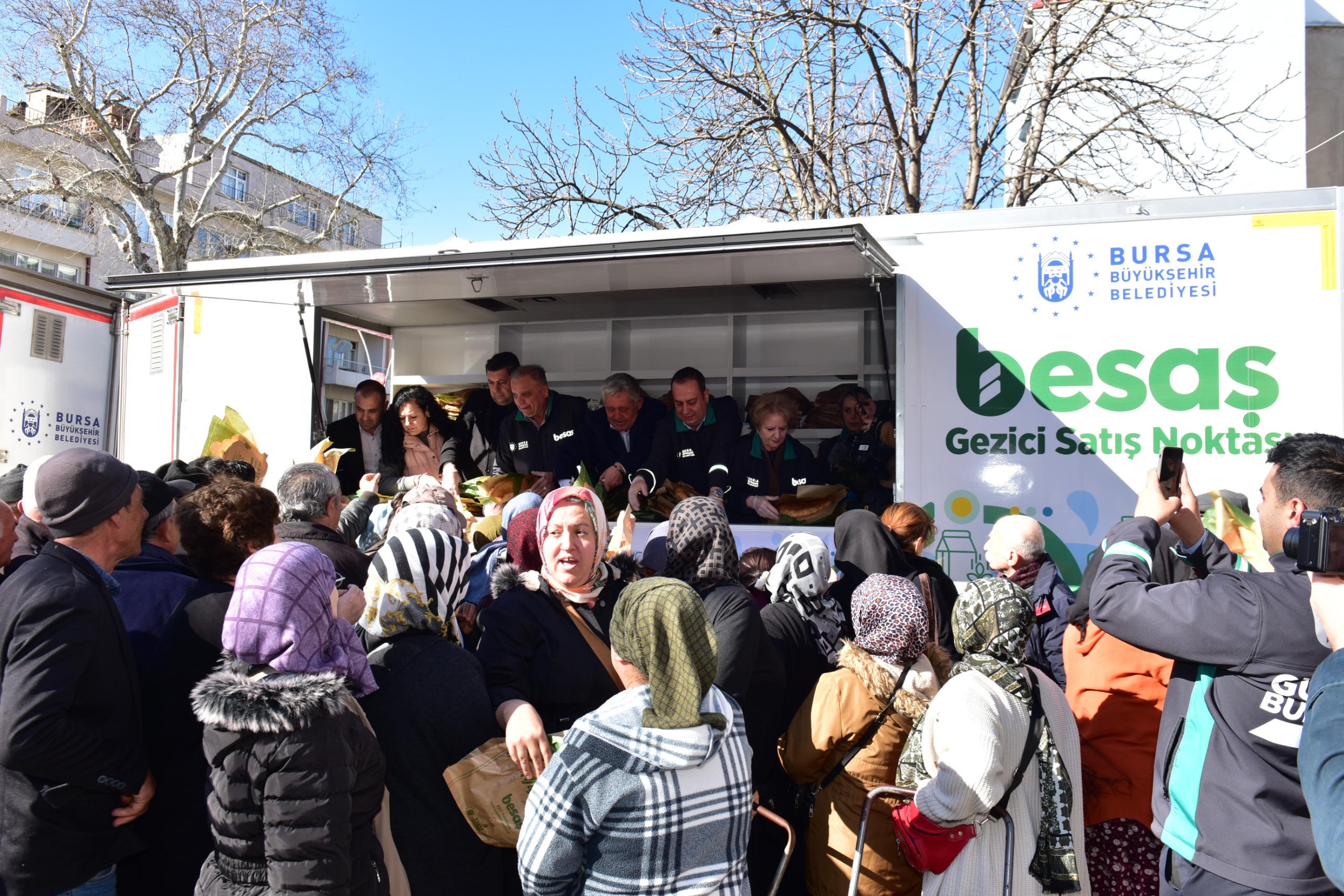 Yenişehir'de bugün pideler Büyükşehir'den